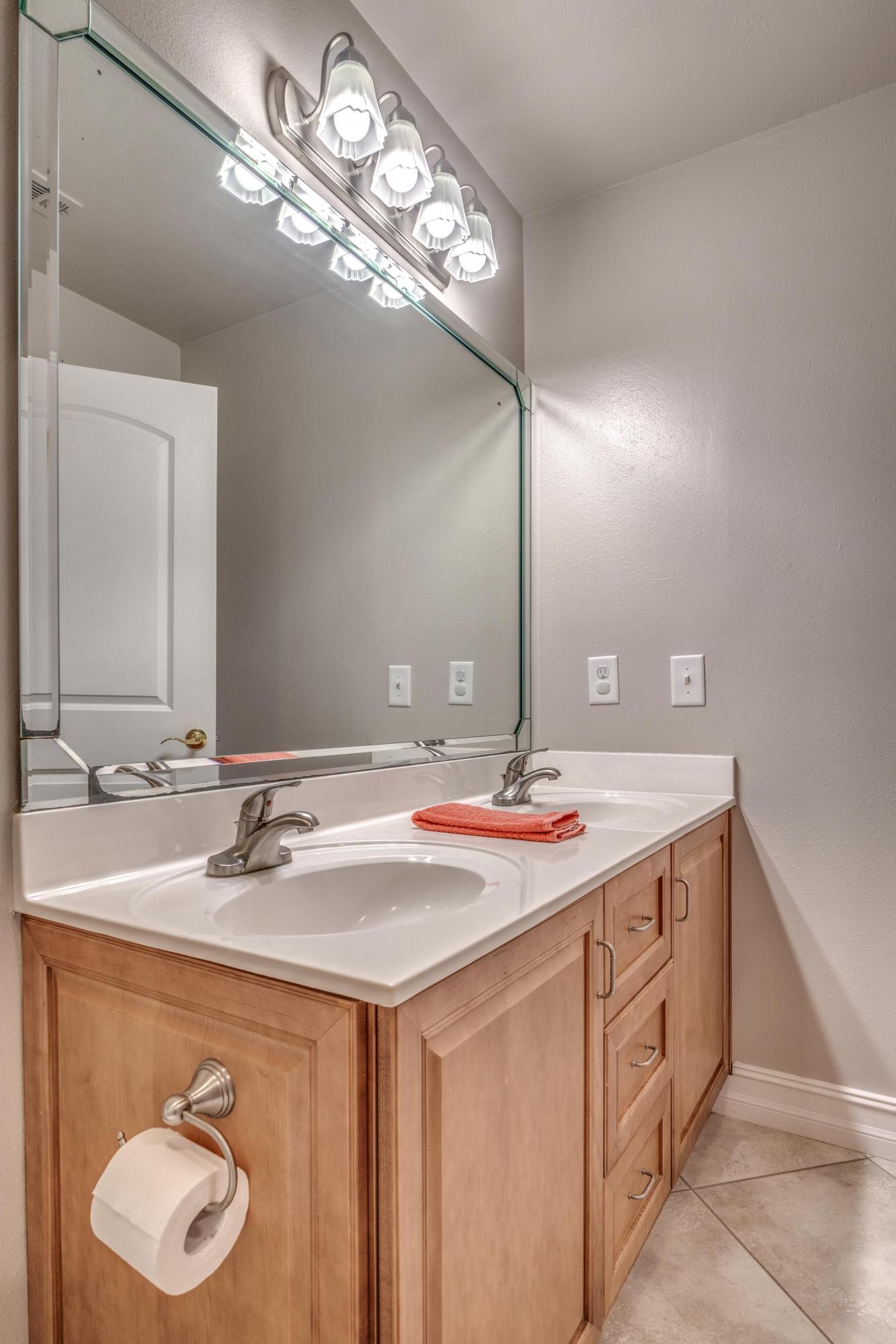 BISCAYNE POINTE - Residential