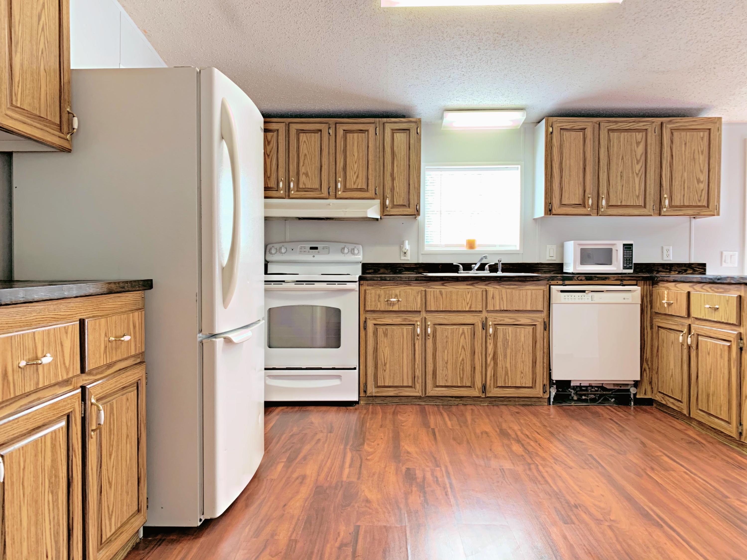 OAKWOOD LAKES ESTATES - Residential