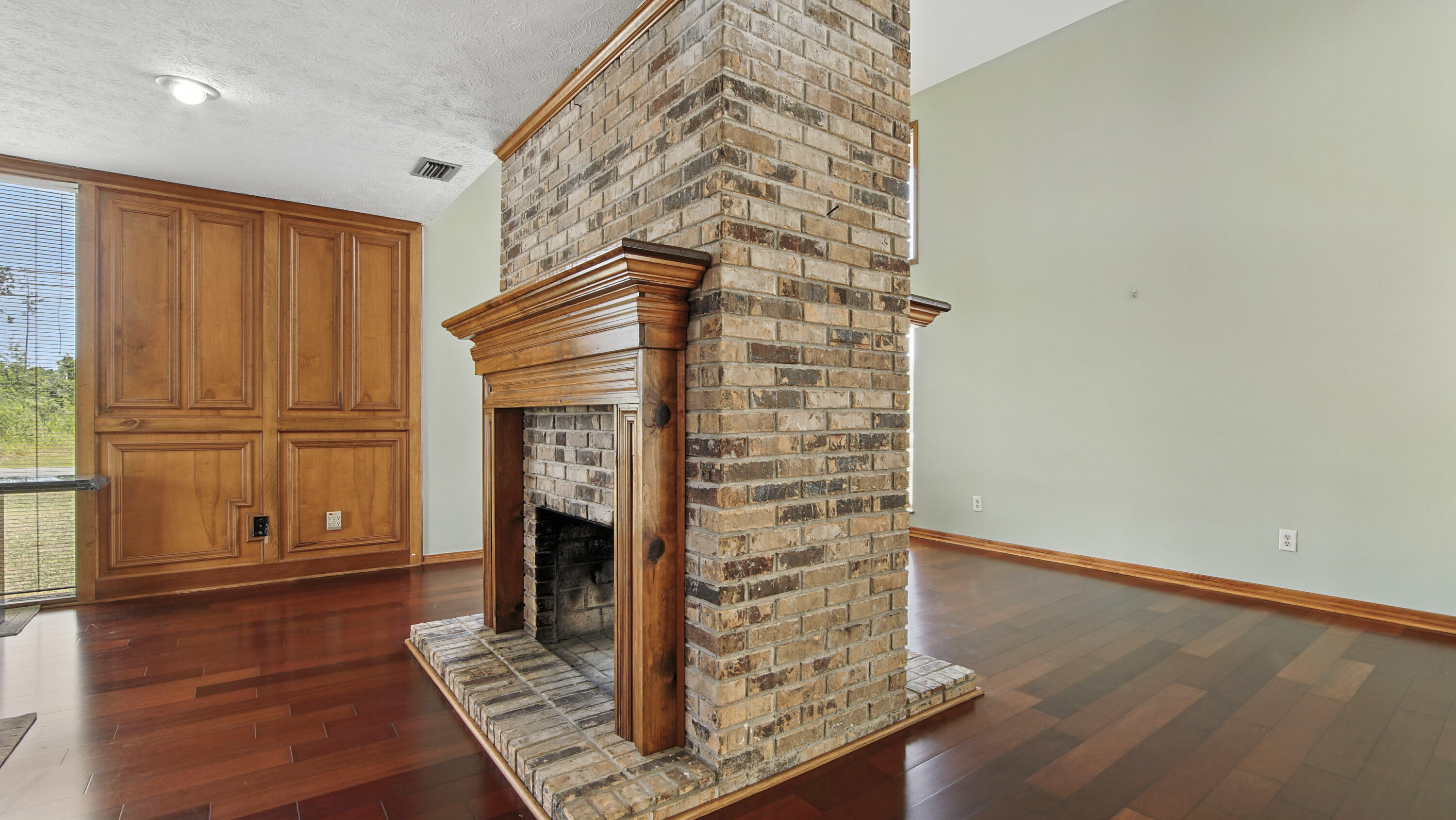 COLLEGE POINT 1ST ADDN - Residential