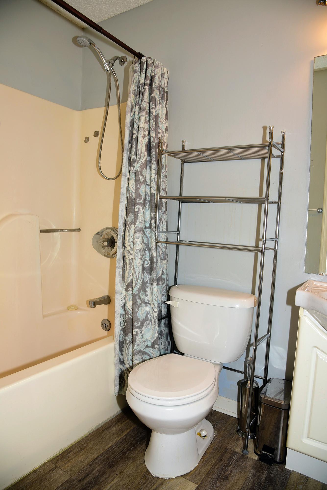 GARDEN OAKS CONDO - Residential Lease