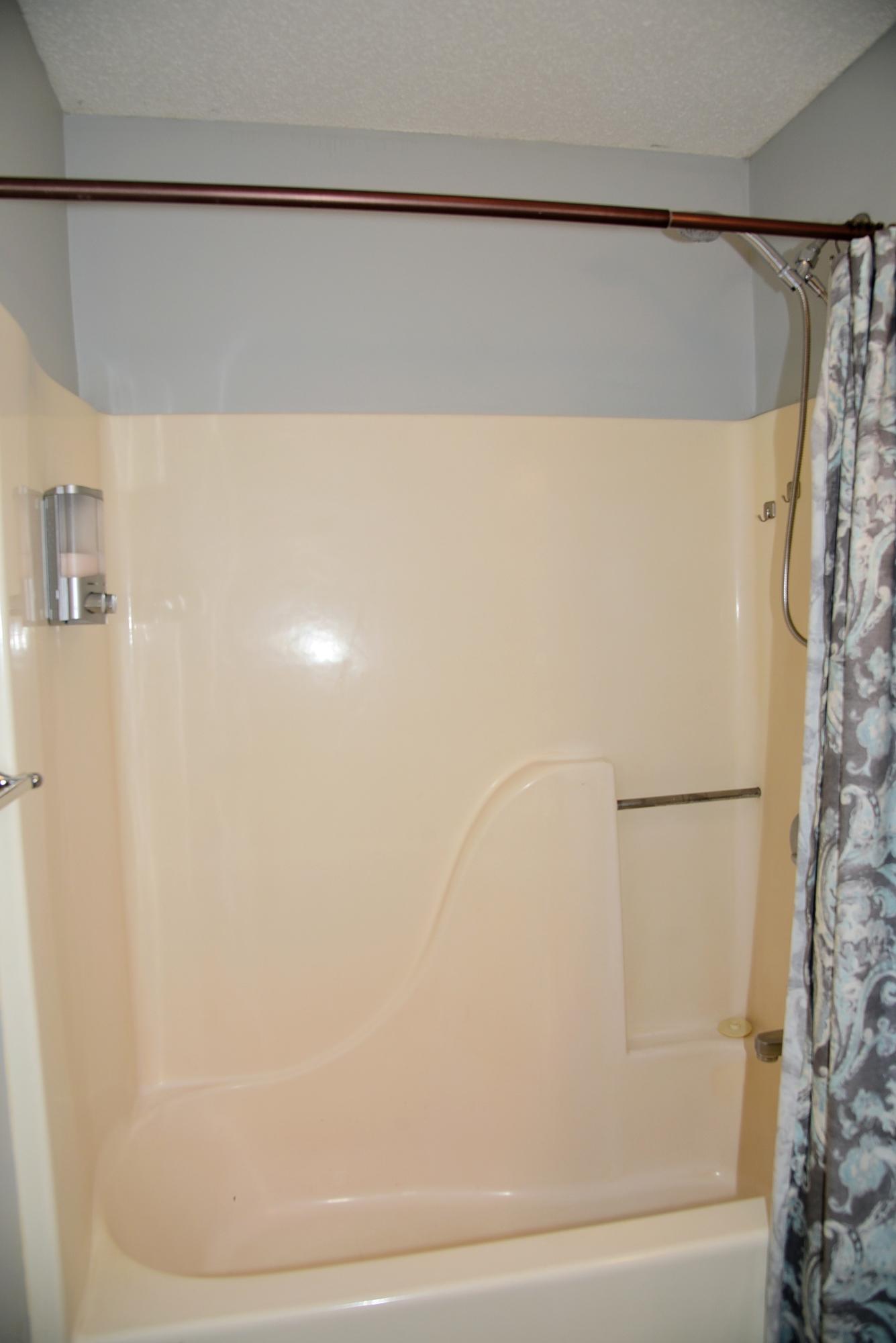 GARDEN OAKS CONDO - Residential Lease