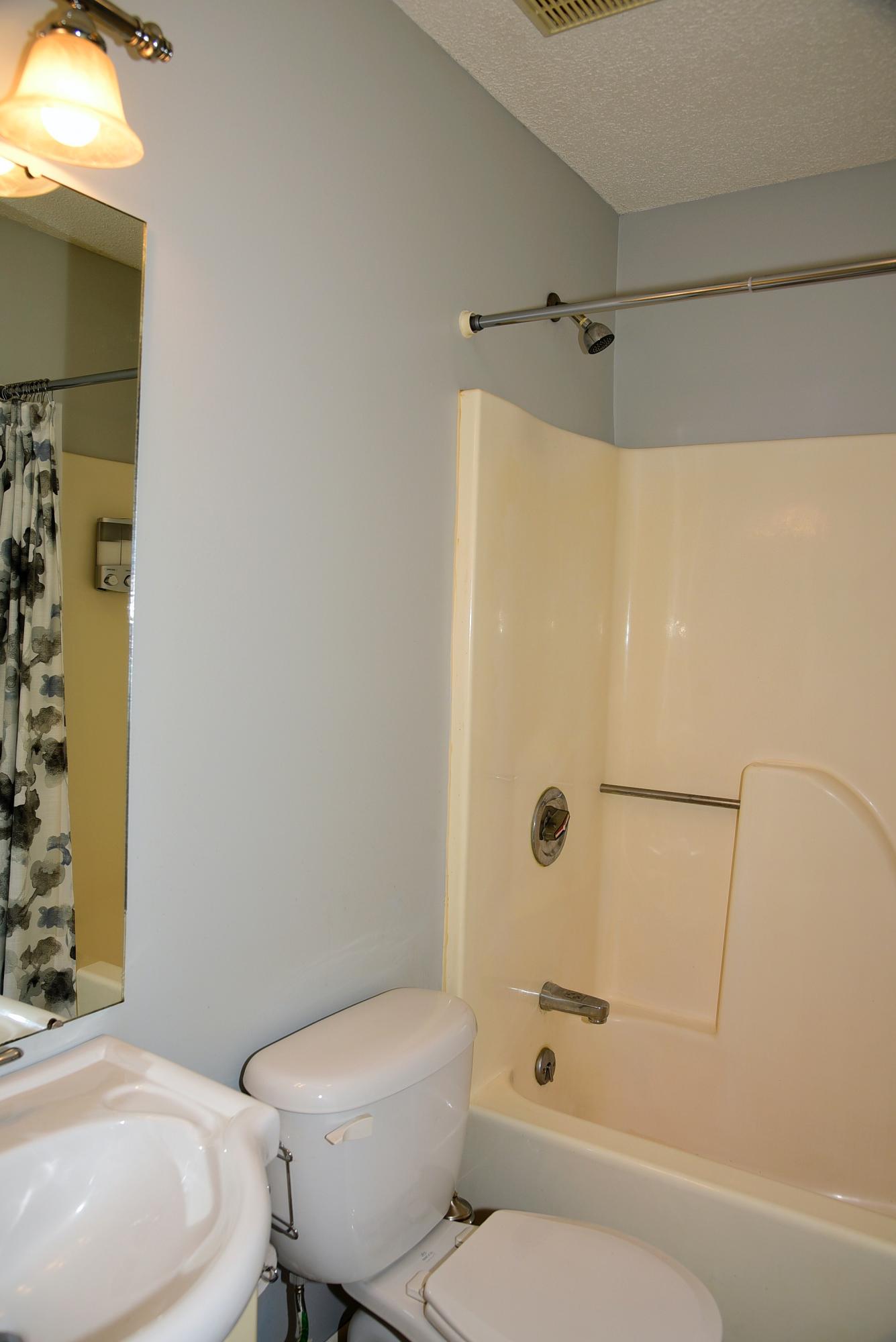 GARDEN OAKS CONDO - Residential Lease