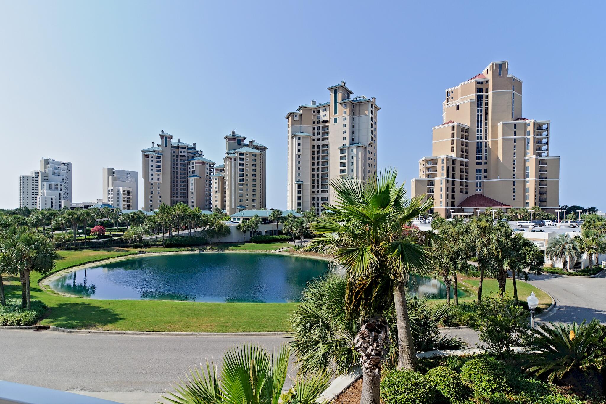 BUNGALOS AT SANDESTIN - Residential