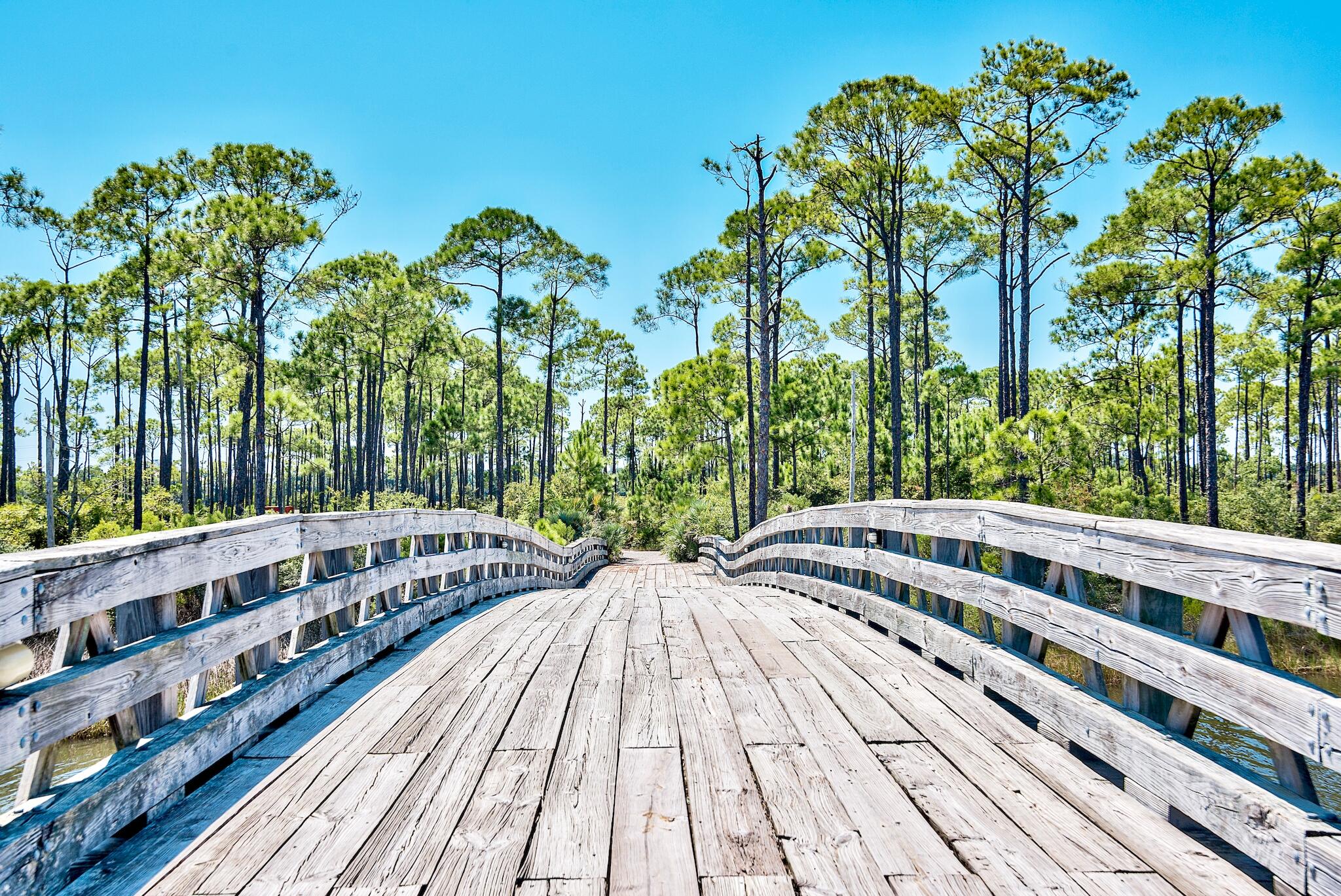 BUNGALOS AT SANDESTIN - Residential