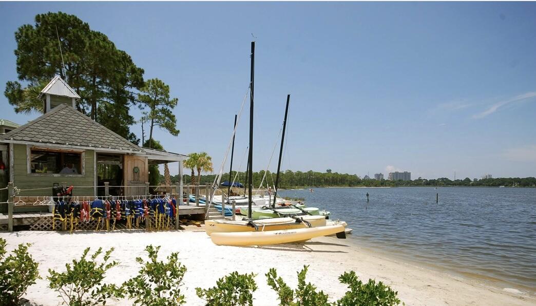 BUNGALOS AT SANDESTIN - Residential