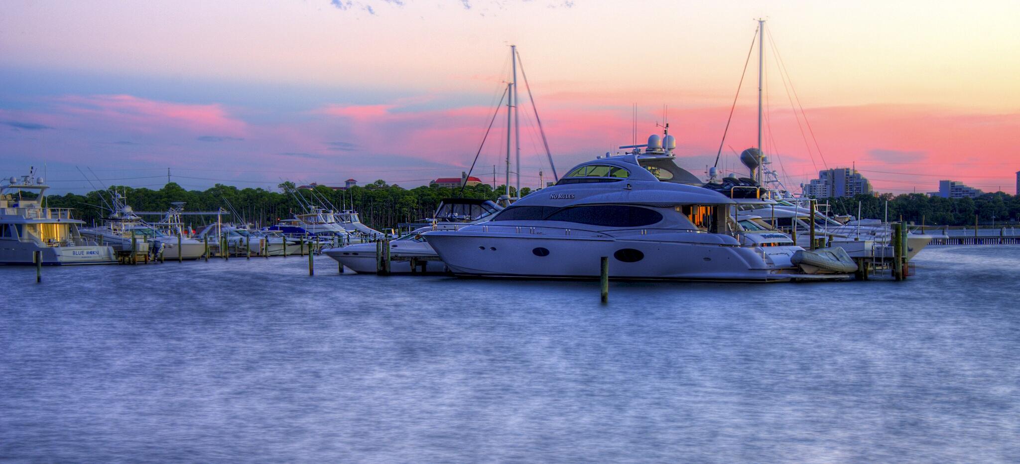 BUNGALOS AT SANDESTIN - Residential