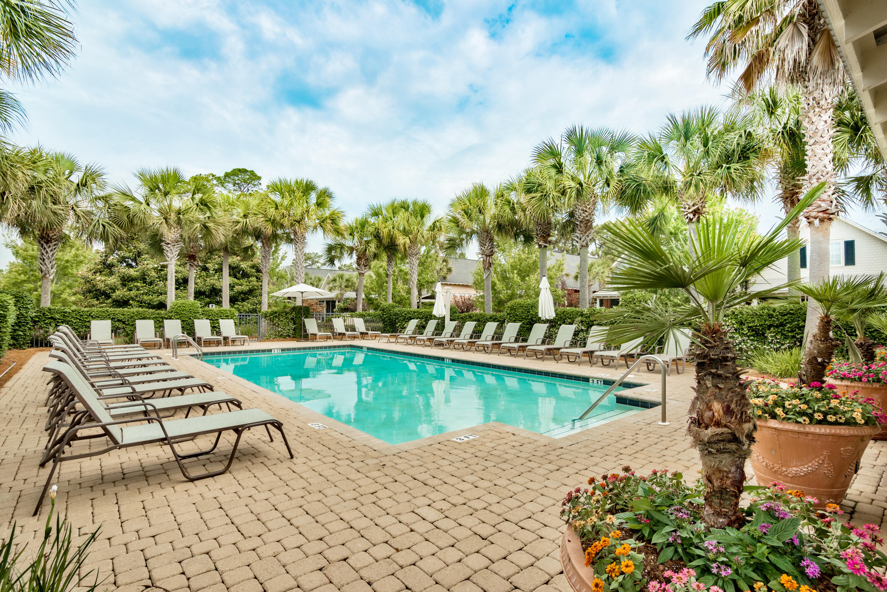 BUNGALOS AT SANDESTIN - Residential