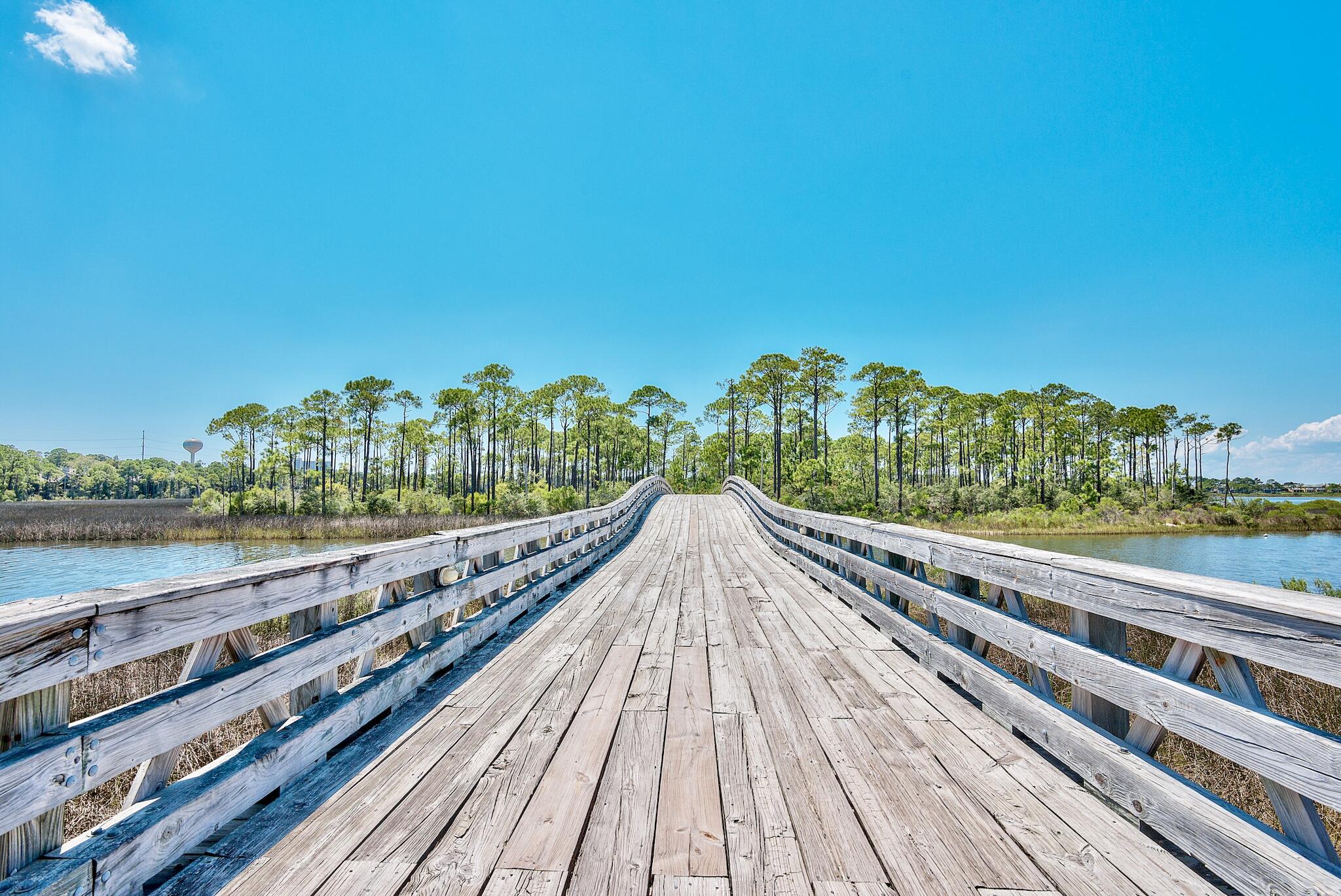 BUNGALOS AT SANDESTIN - Residential