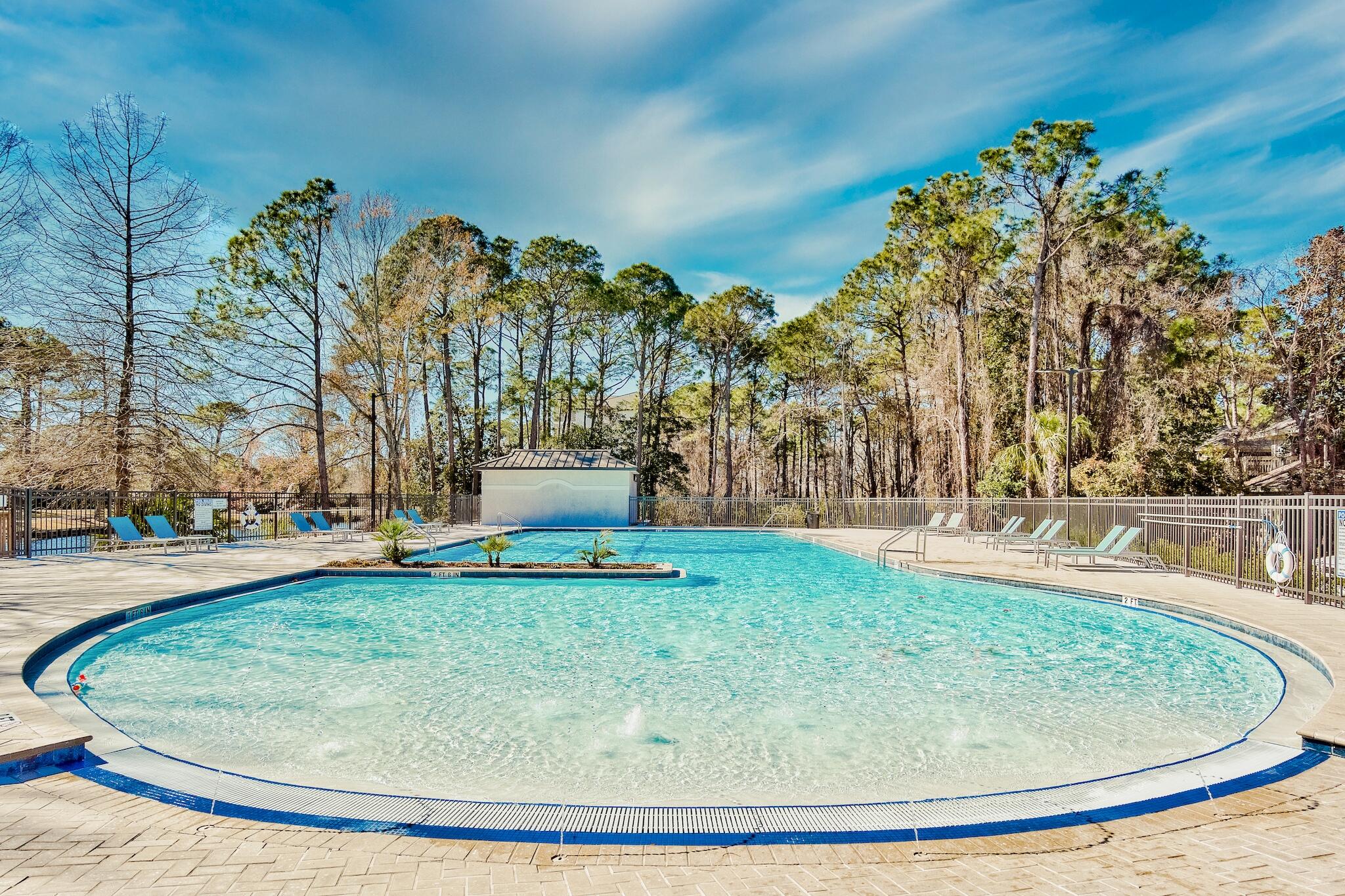 BUNGALOS AT SANDESTIN - Residential