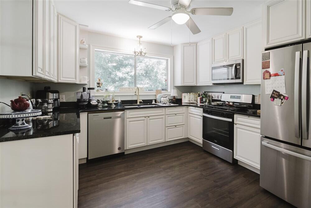 THE NICEVILLE PINES LOT 20 BLK 1 - Residential
