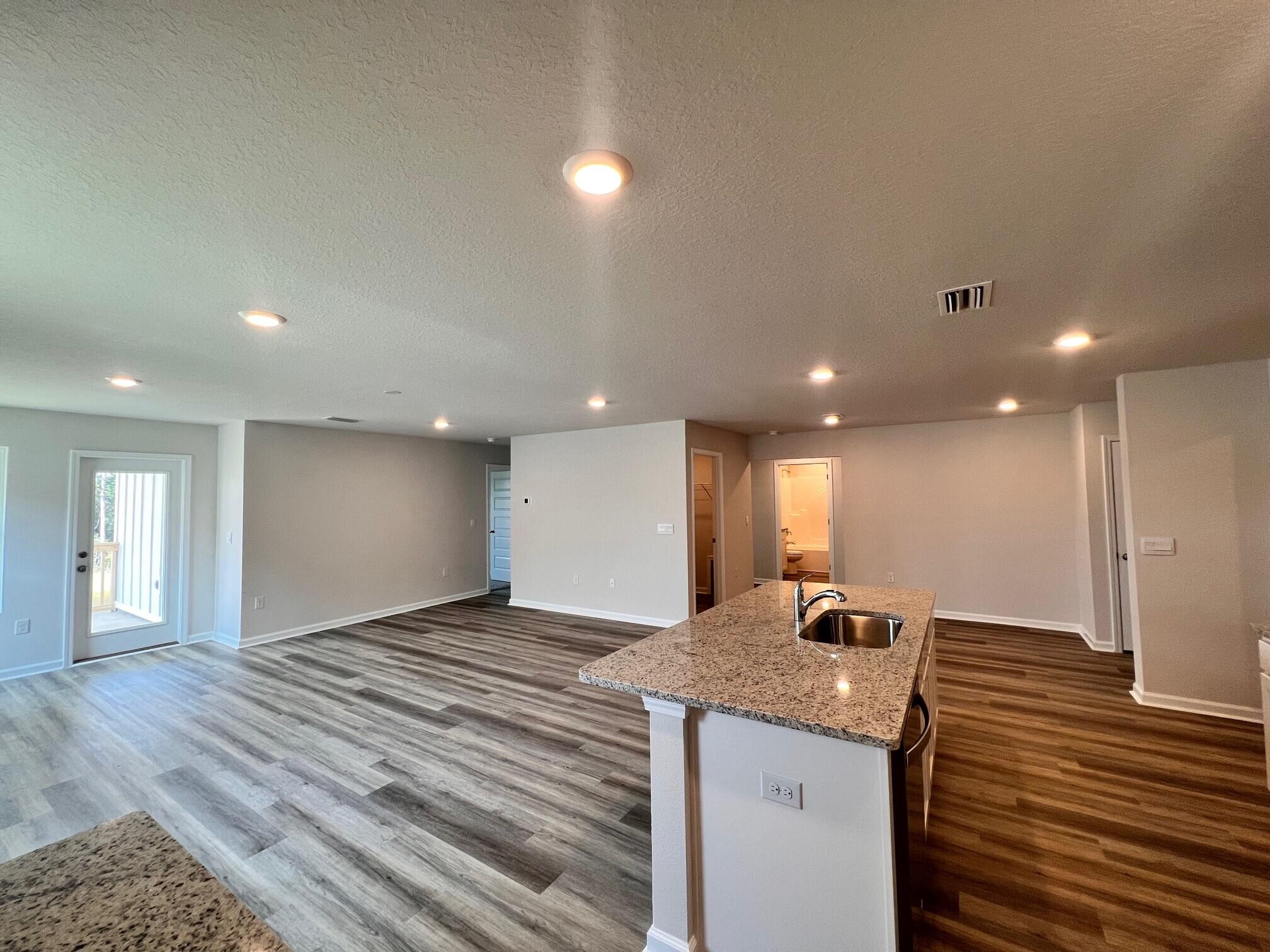 PLANTATION WOODS - Residential