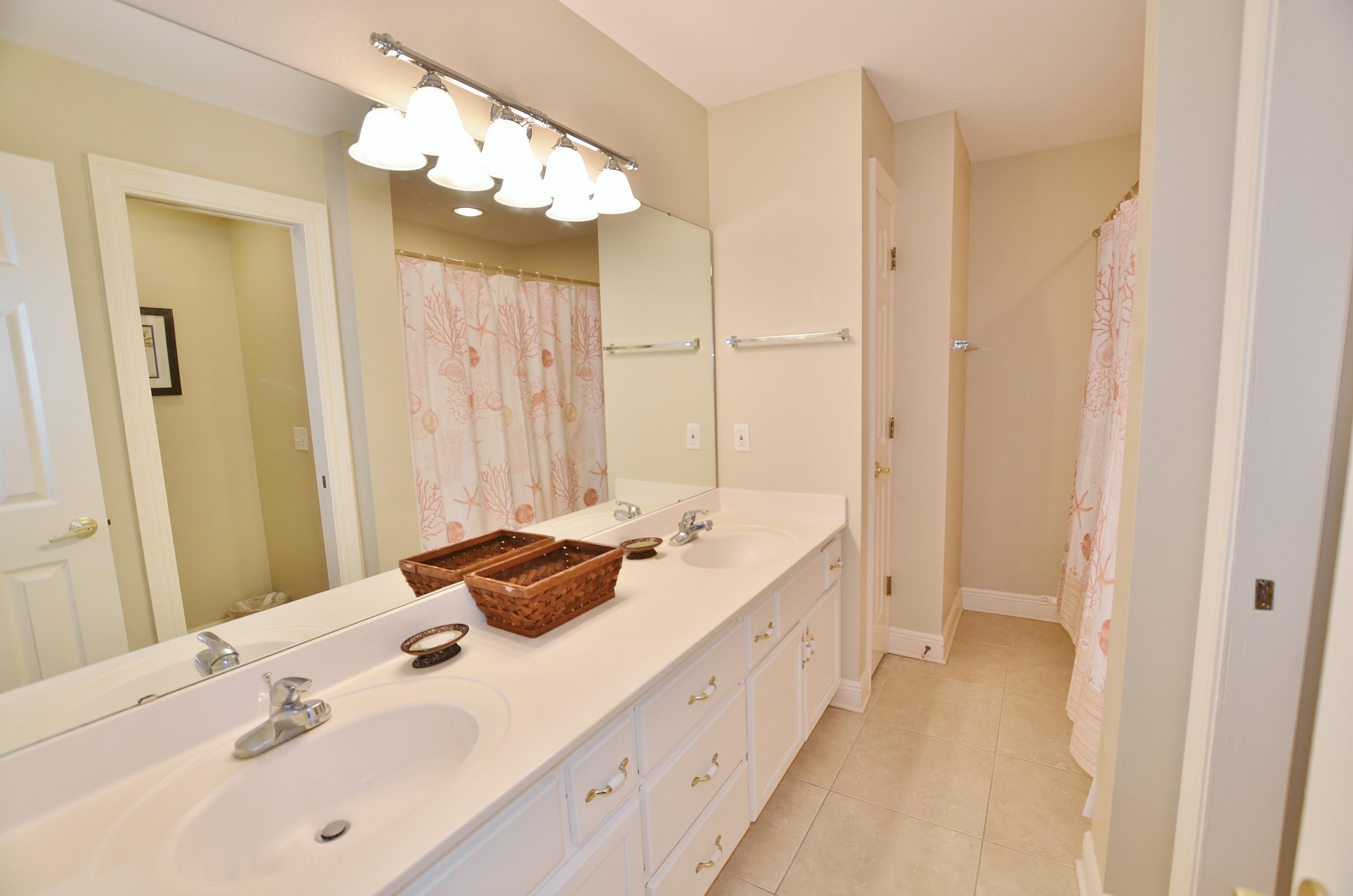 VANTAGE POINTE - Residential Lease