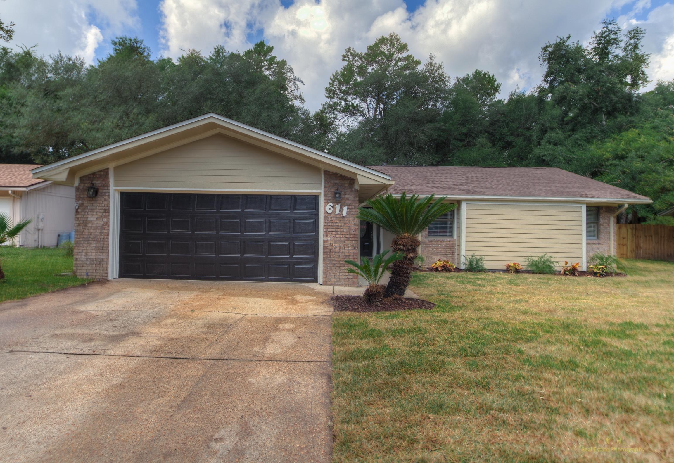 Beautiful 3 bedroom, 2 bathroom home in Bluewater Bay. Home is located in a top rated school district. This home has been renovated from top to bottom and features an open concept floor plan. There is a new roof, HVAC system and lawn pump for the fully landscaped yard. The living room features a gas fireplace with brick hearth and wood mantel. The kitchen features new shaker style cabinets and GRANITE counters with STAINLESS STEEL appliances. The kitchen cabinets have soft close drawers and the island has a breakfast bar. The master bath has a walk in closet and custom tile shower. The large fenced in back yard has access to the walking path out back which winds throughout the community. Come see all that this home and community offers.