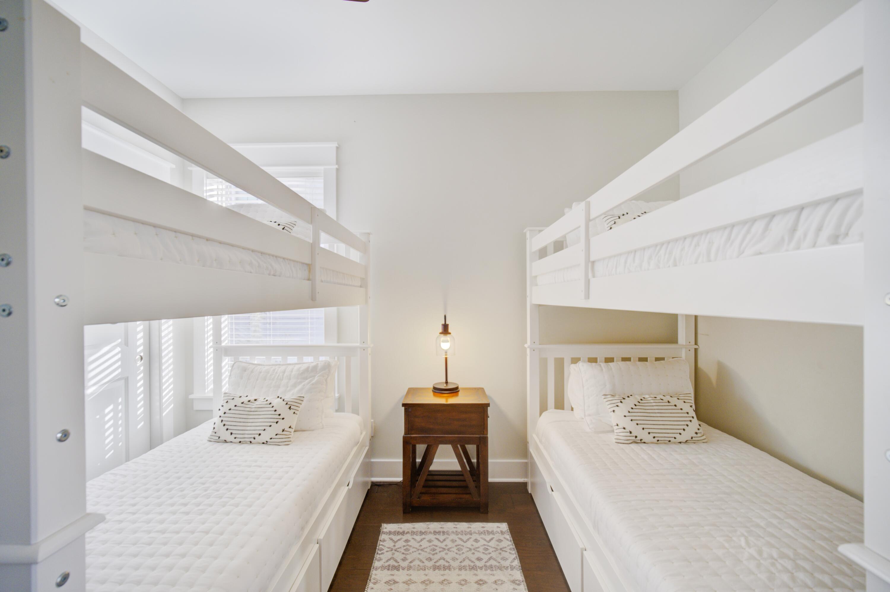 FOREST LAKES - Residential