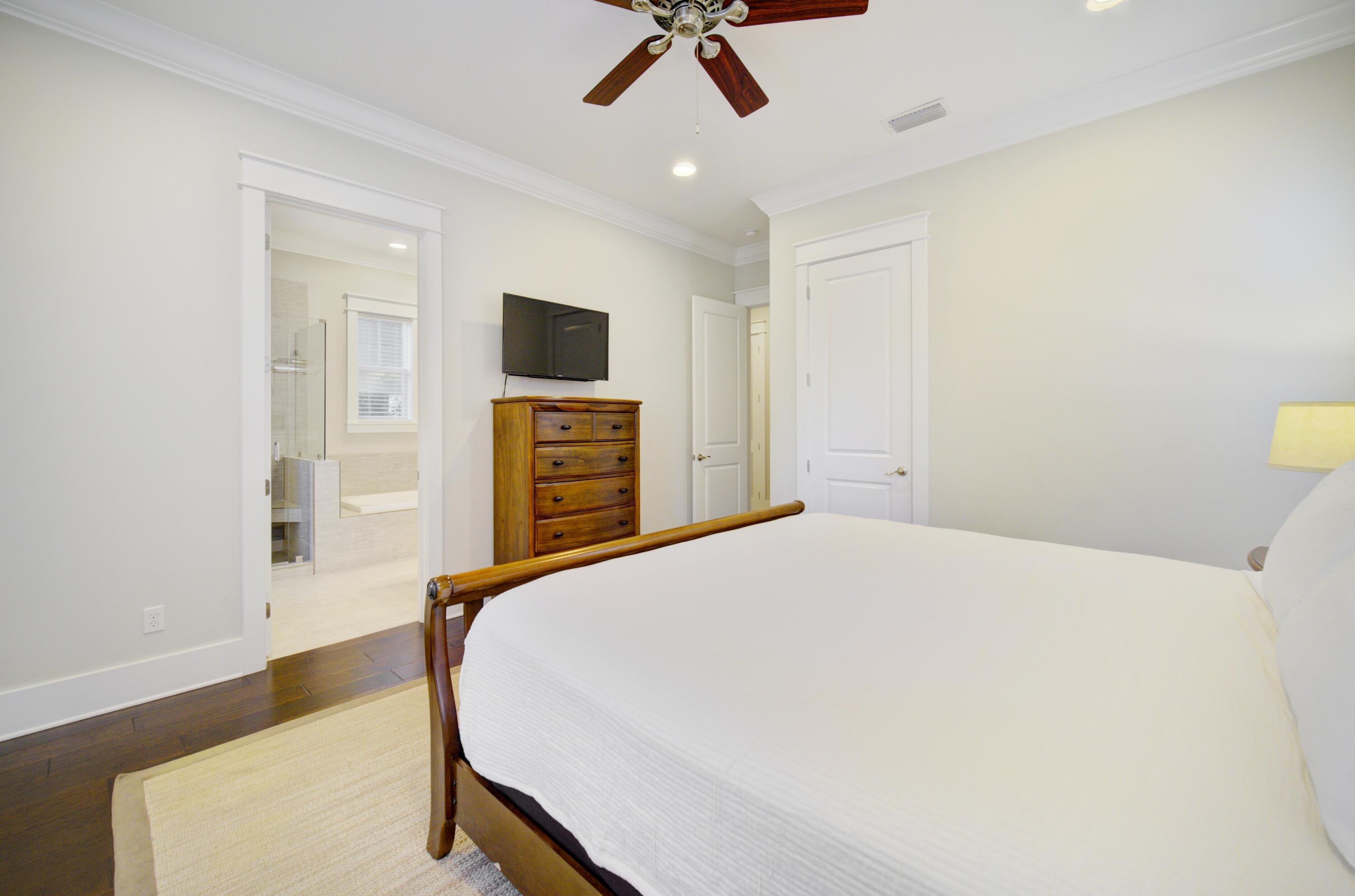 FOREST LAKES - Residential