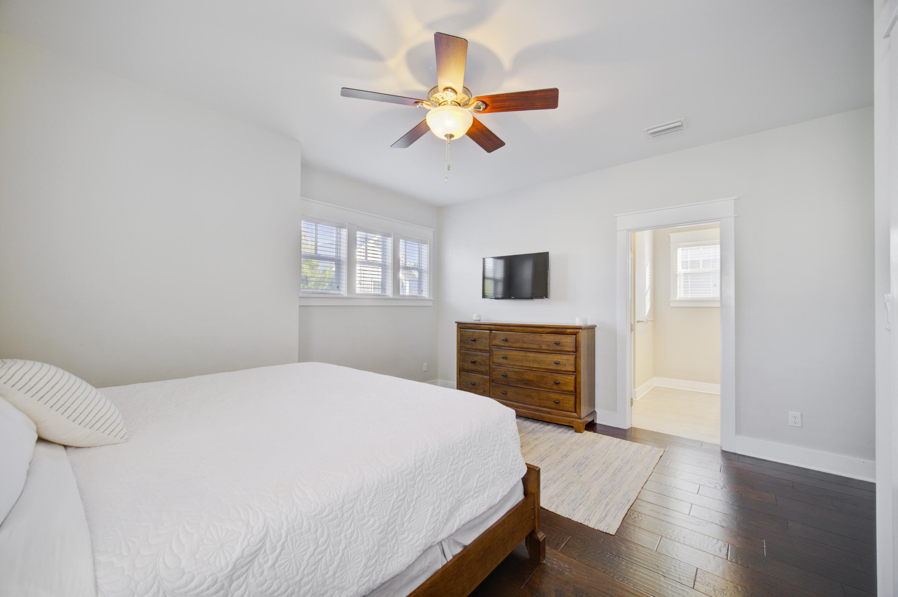 FOREST LAKES - Residential