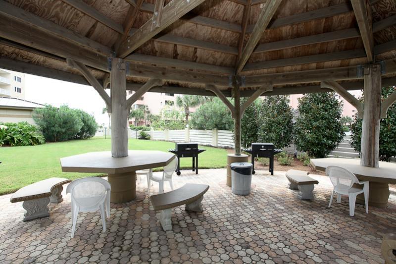 ISLANDER CONDO Ph I - Residential