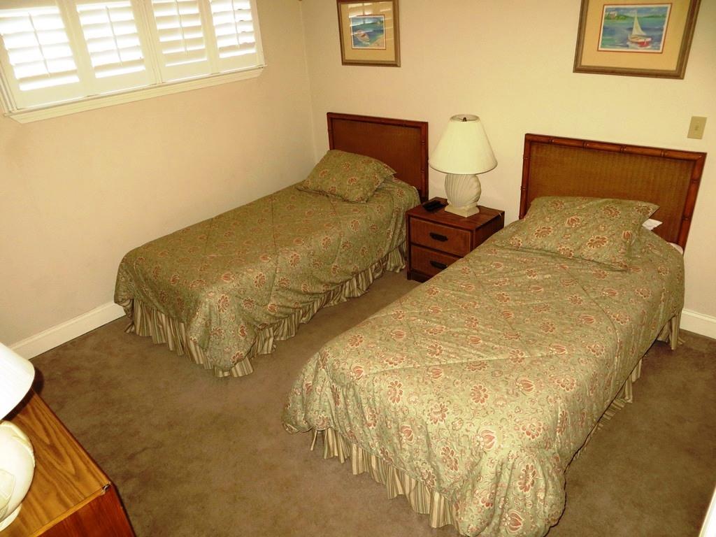 ISLANDER CONDO Ph I - Residential