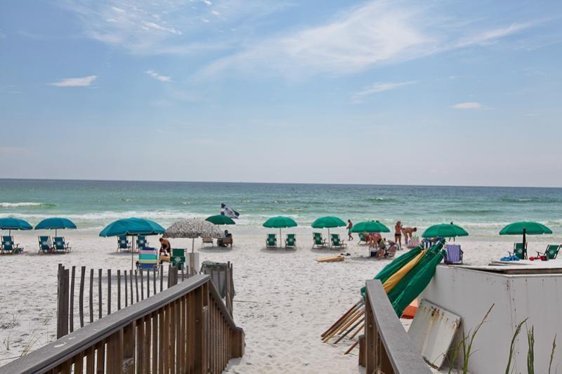 ISLANDER CONDO Ph I - Residential