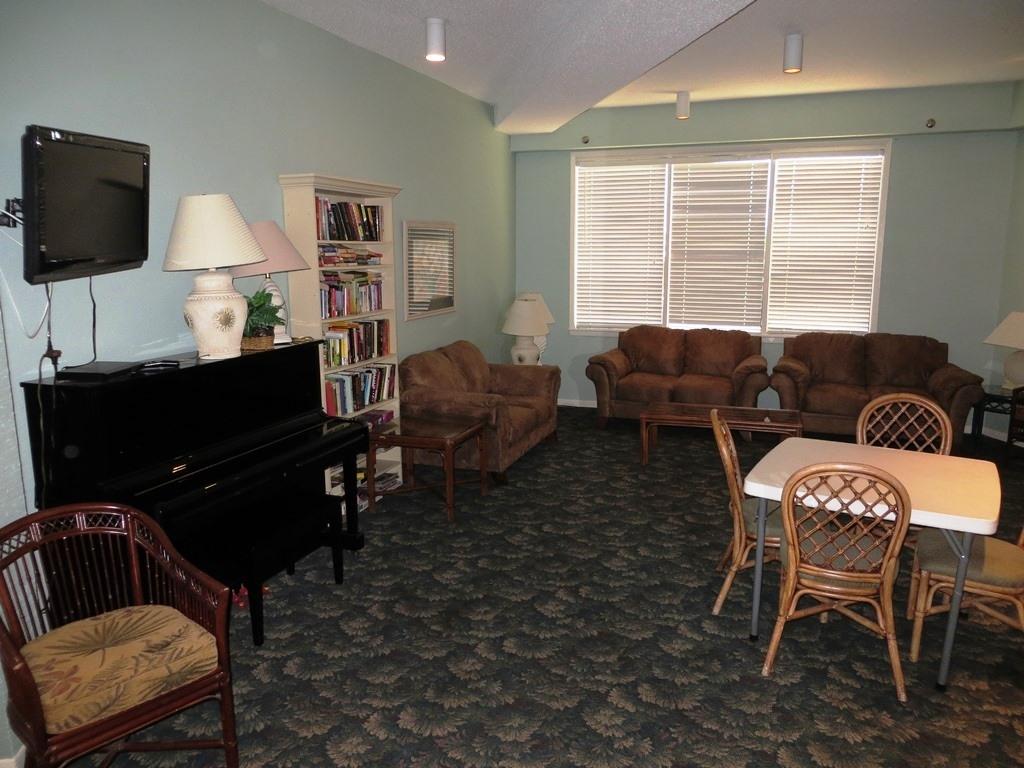 ISLANDER CONDO Ph I - Residential