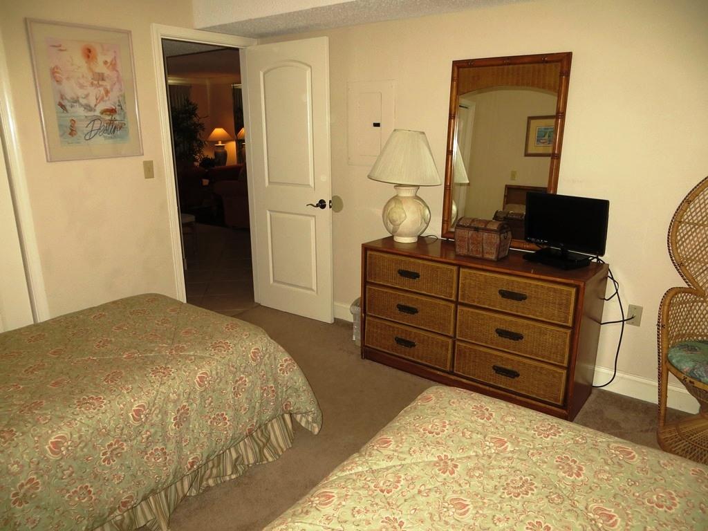 ISLANDER CONDO Ph I - Residential