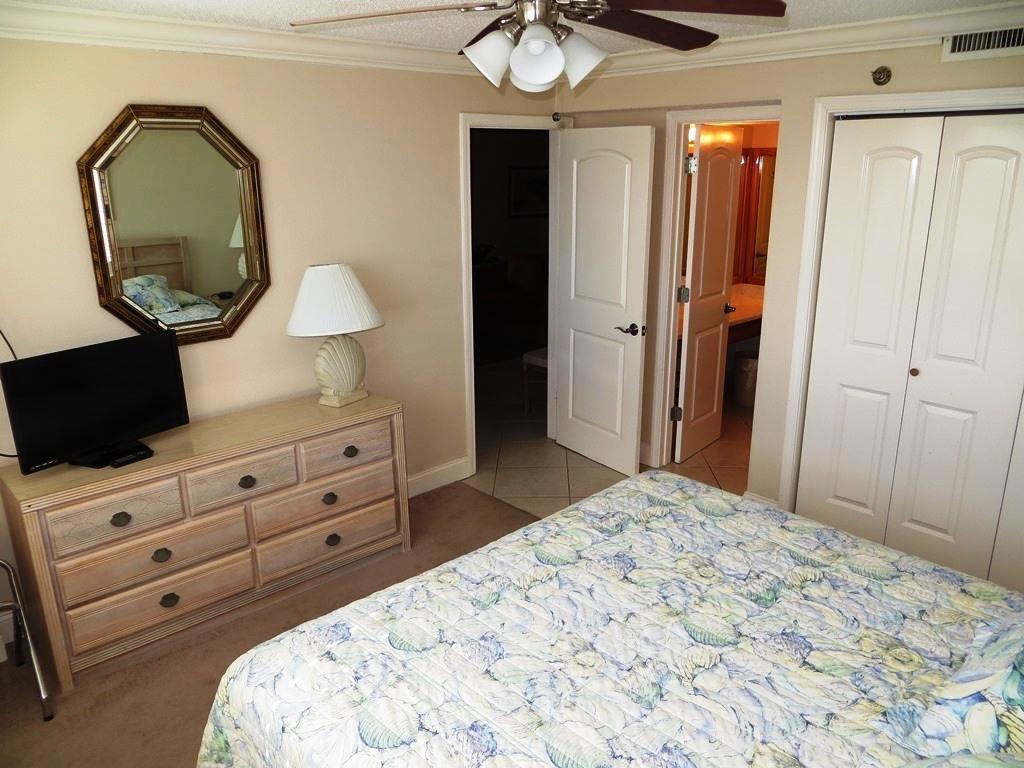 ISLANDER CONDO Ph I - Residential