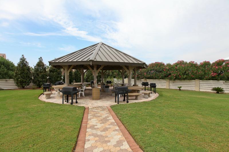 ISLANDER CONDO Ph I - Residential