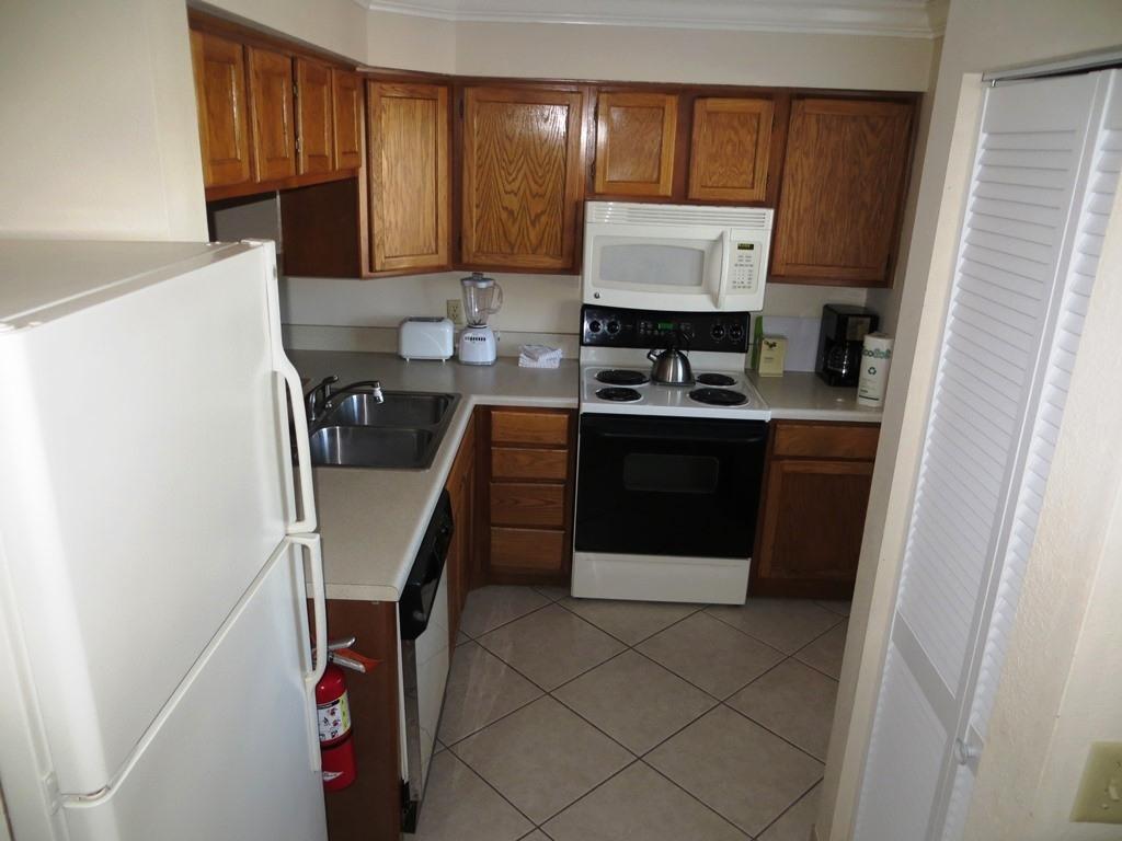 ISLANDER CONDO Ph I - Residential