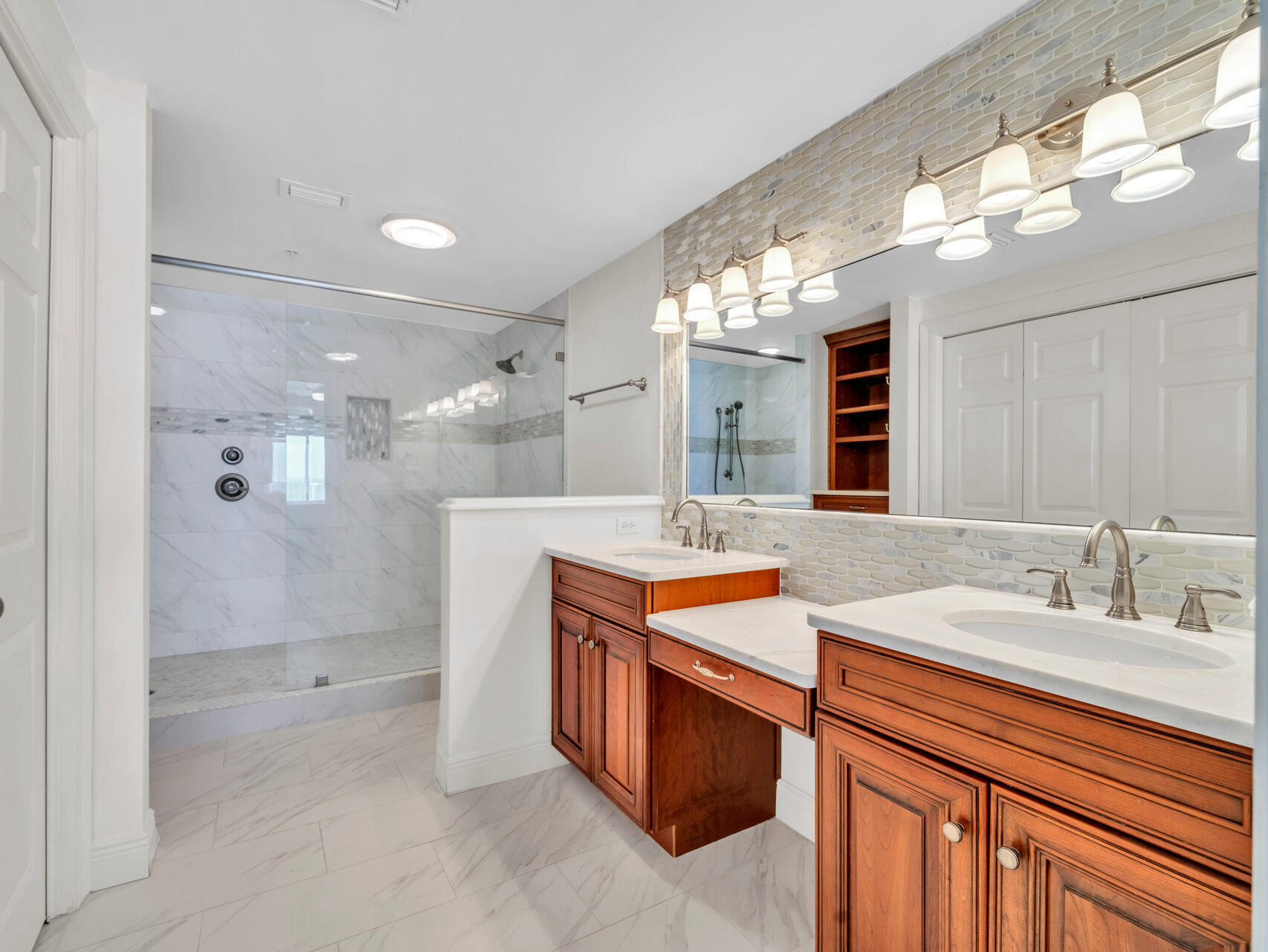 HOLIDAY ISLE TOWERS CONDO - Residential