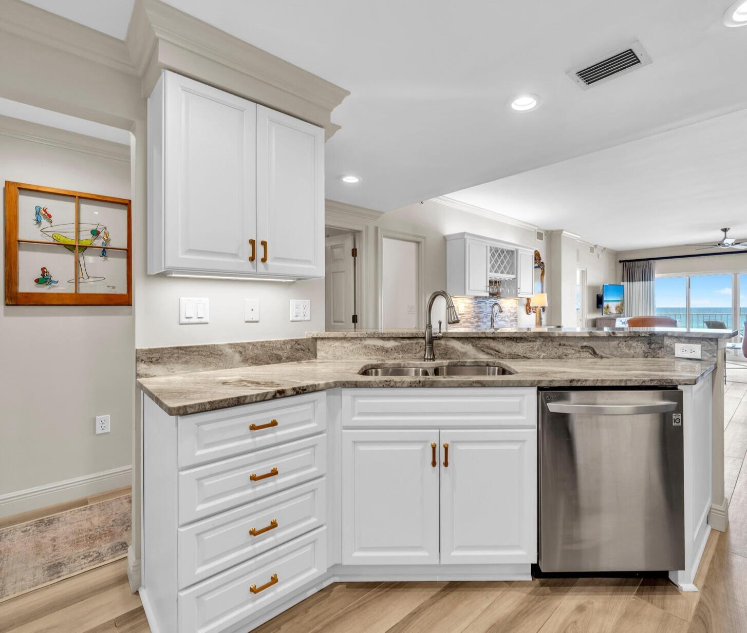 HOLIDAY ISLE TOWERS CONDO - Residential