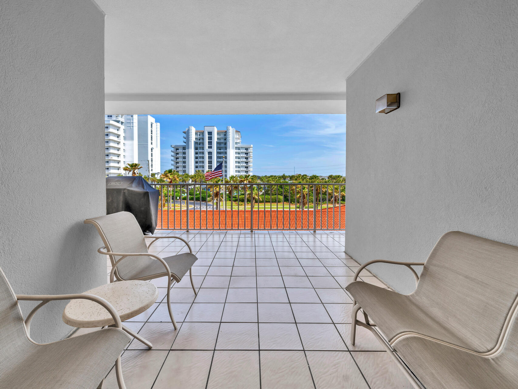 HOLIDAY ISLE TOWERS CONDO - Residential