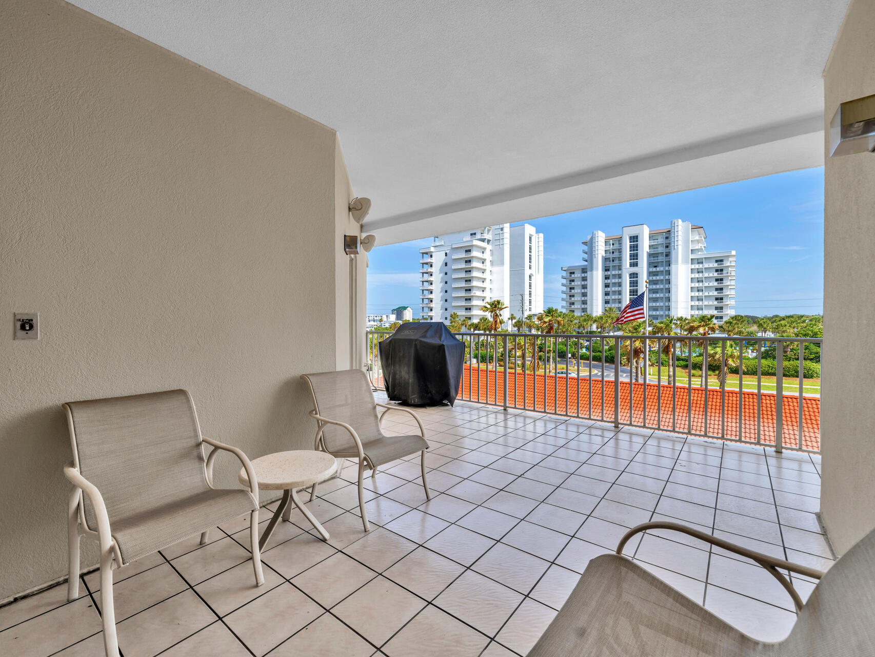 HOLIDAY ISLE TOWERS CONDO - Residential