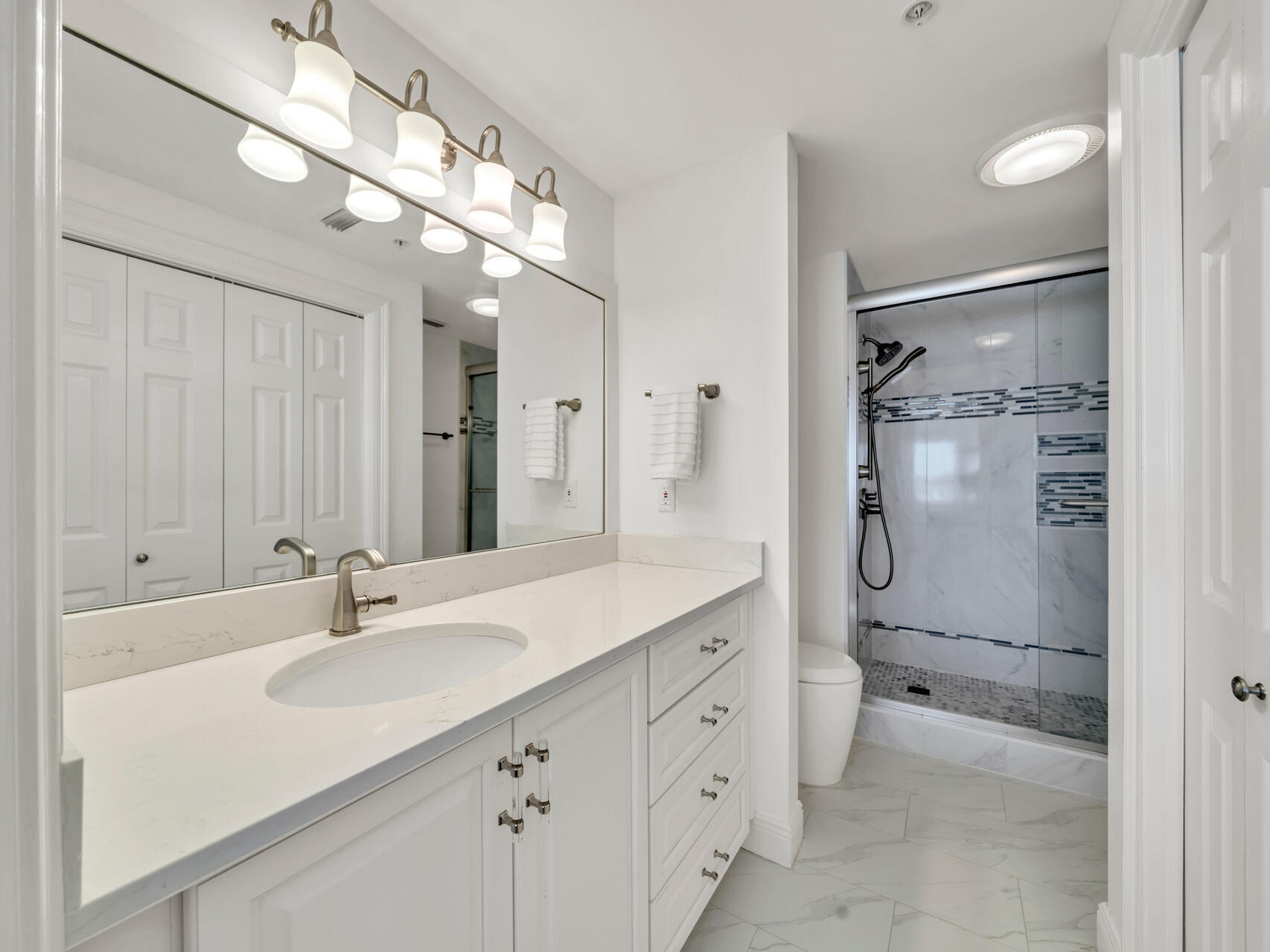 HOLIDAY ISLE TOWERS CONDO - Residential