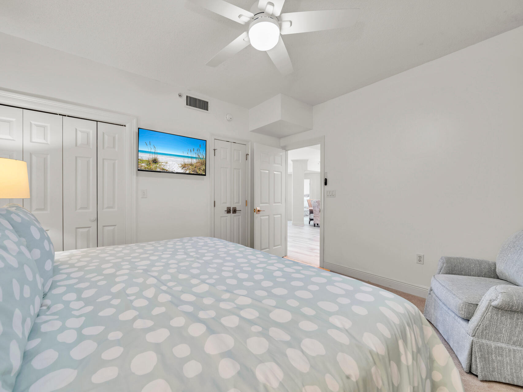 HOLIDAY ISLE TOWERS CONDO - Residential