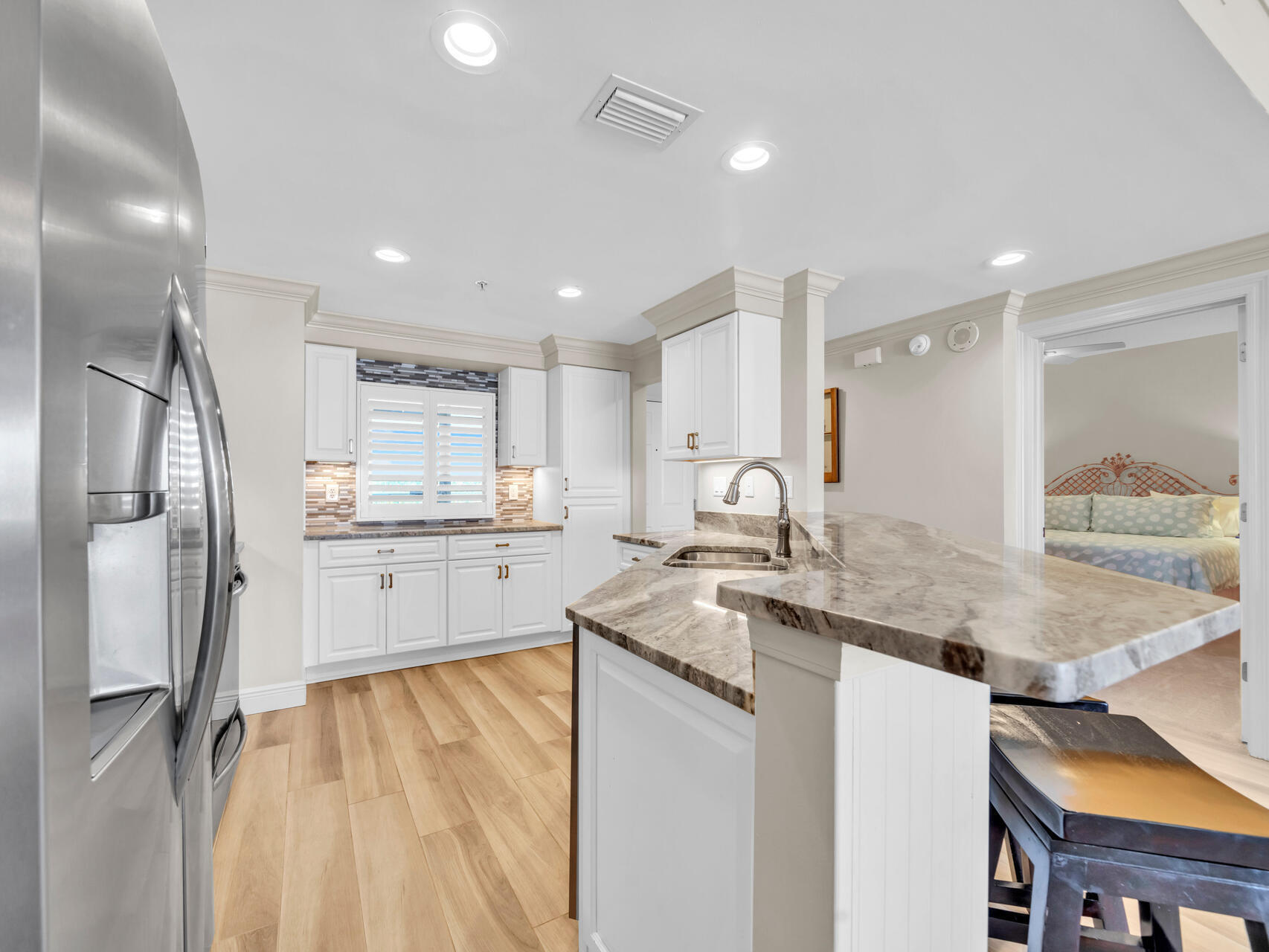 HOLIDAY ISLE TOWERS CONDO - Residential