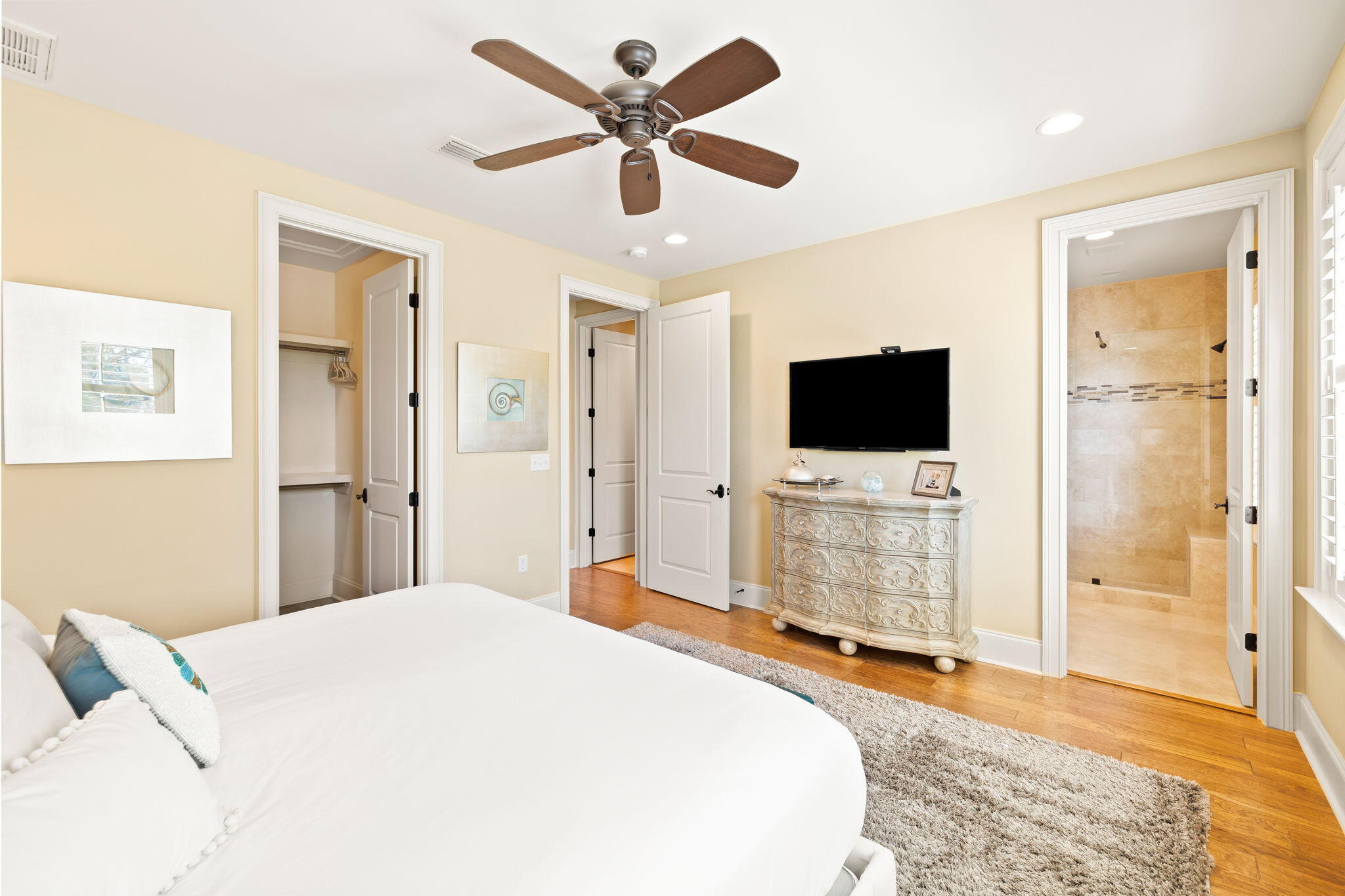 VILLA LAGO - Residential