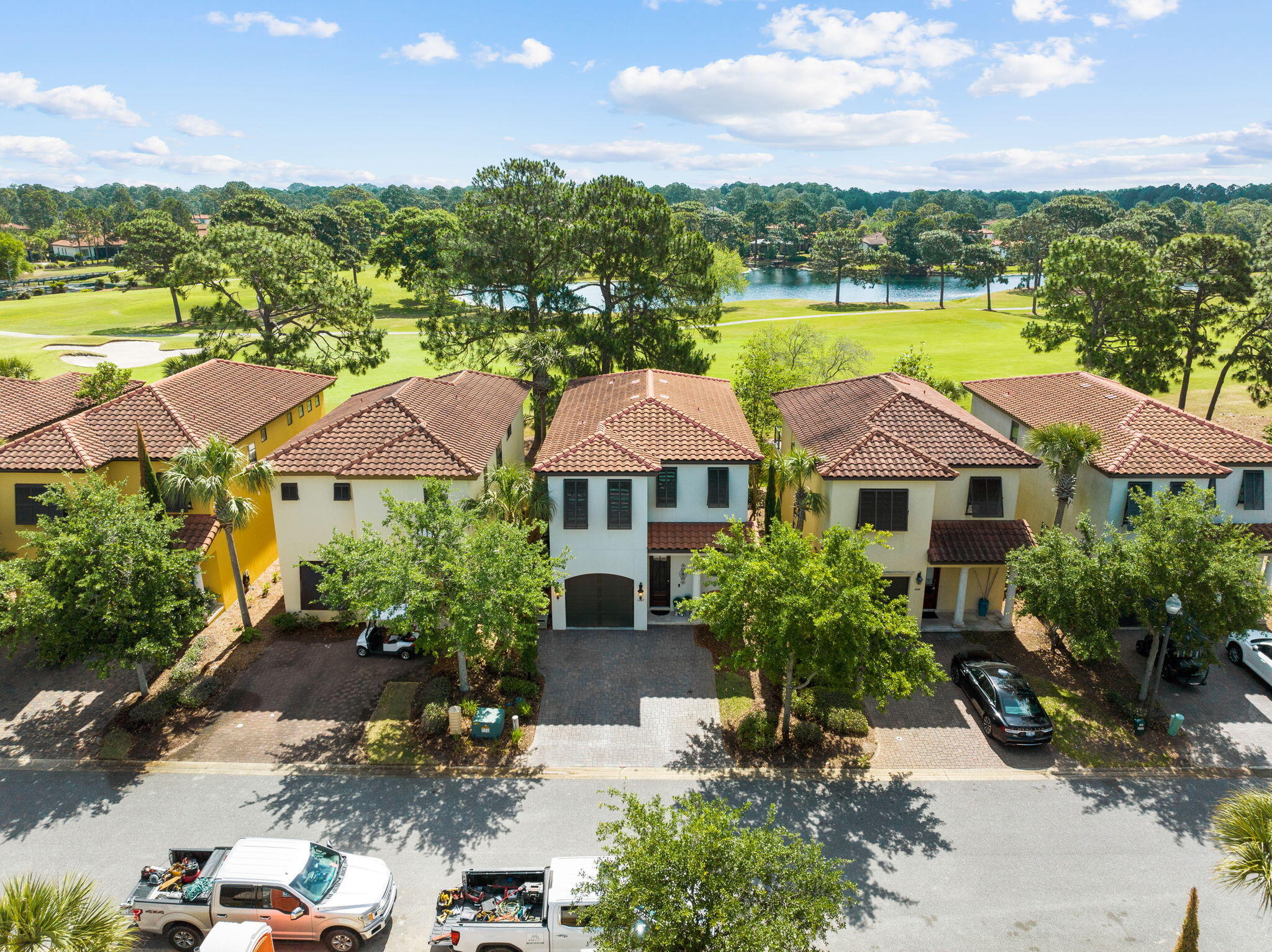 VILLA LAGO - Residential