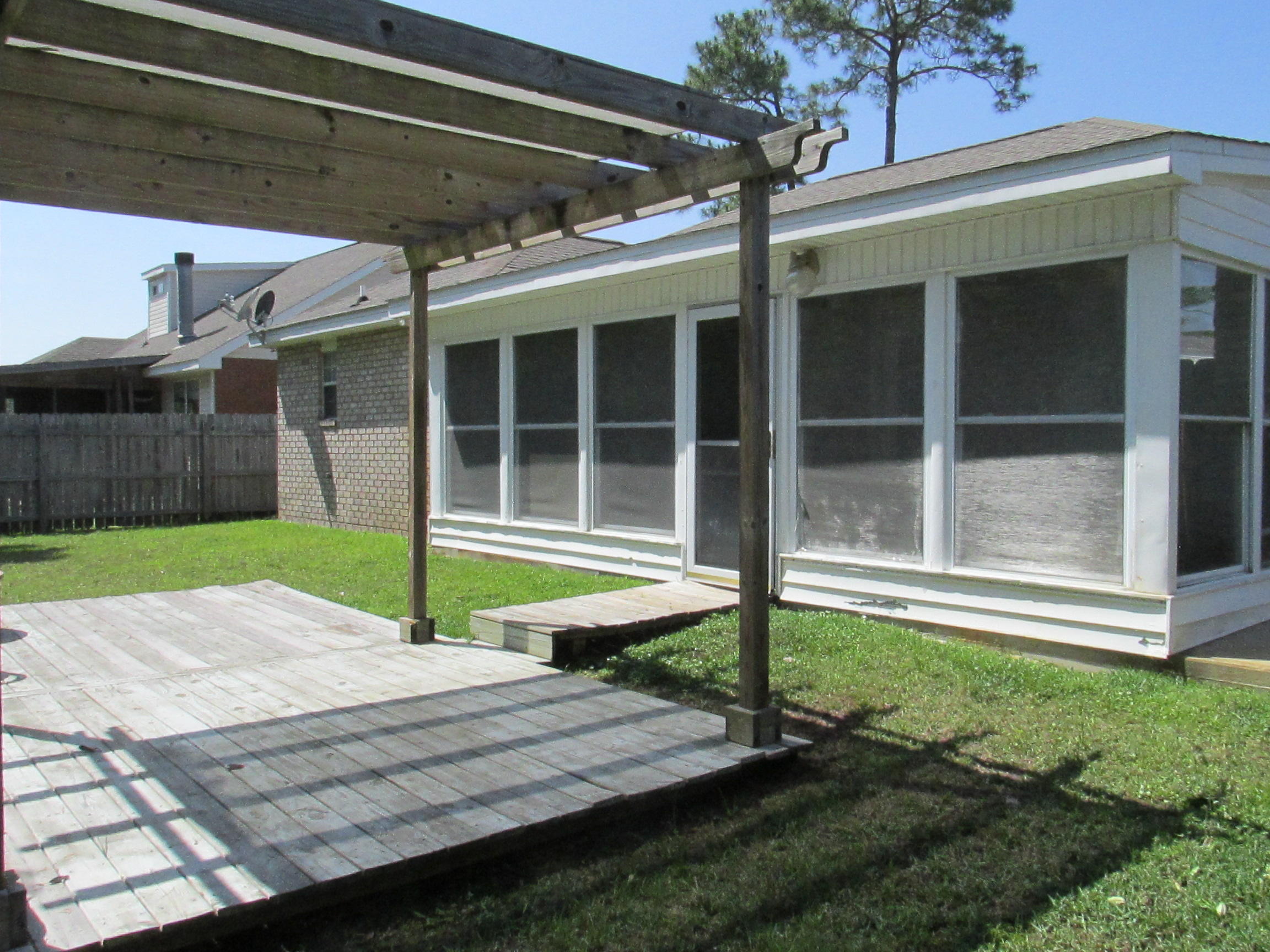 MALIBU GARDENS - Residential Lease