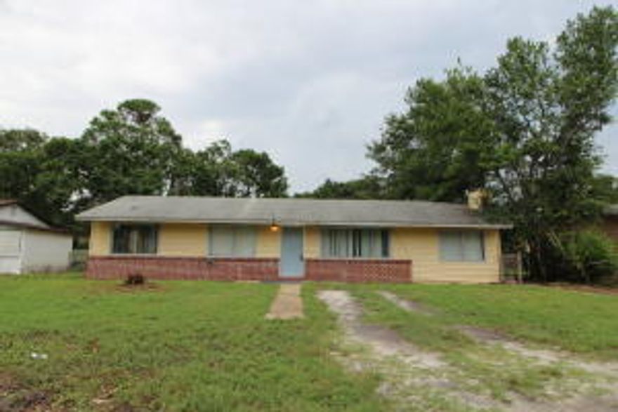 LOOKING FOR AN INVESTMENT? Real Fixer-Upper that is centrally located in the heart of Fort Walton Beach! Great property for an investor or someone that is a handyman. Good-size living room that opens into a den with a fireplace. Close to shopping, schools, restaurants, beaches and Downtown Fort Walton Beach.