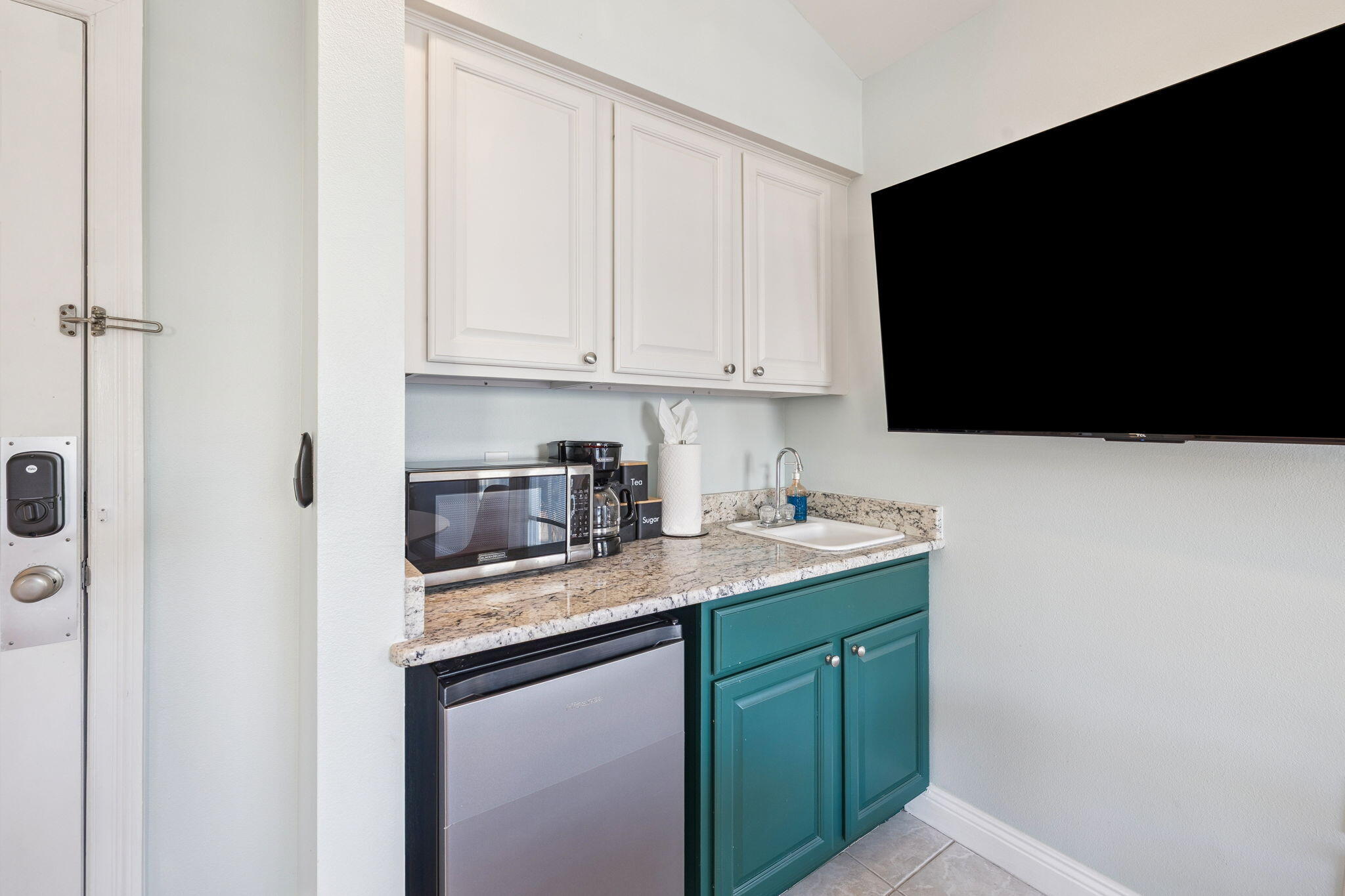 CRYSTAL SHORES - Residential