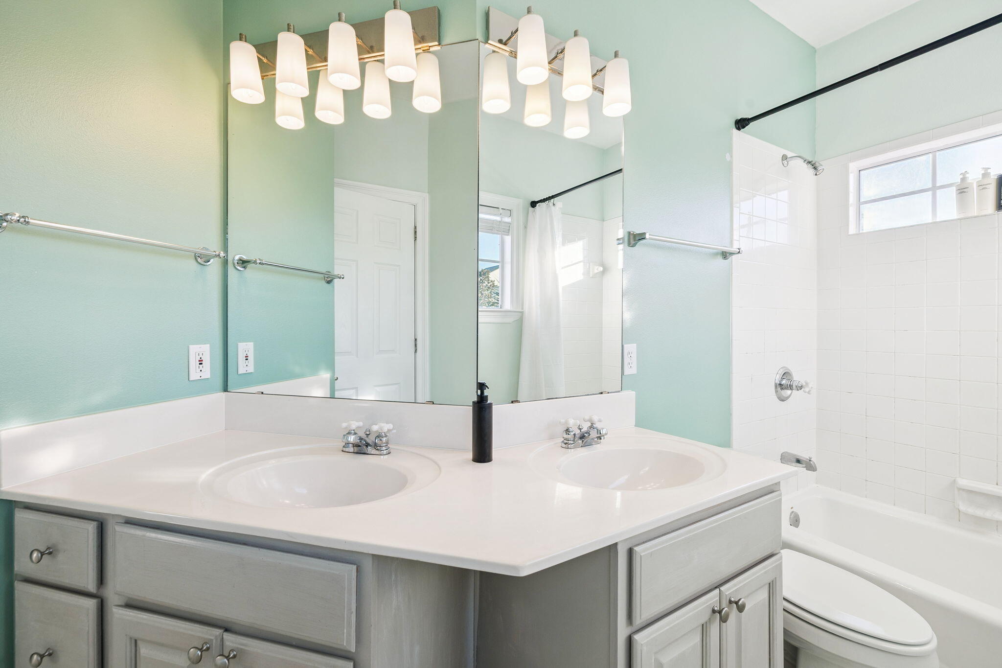 CRYSTAL SHORES - Residential