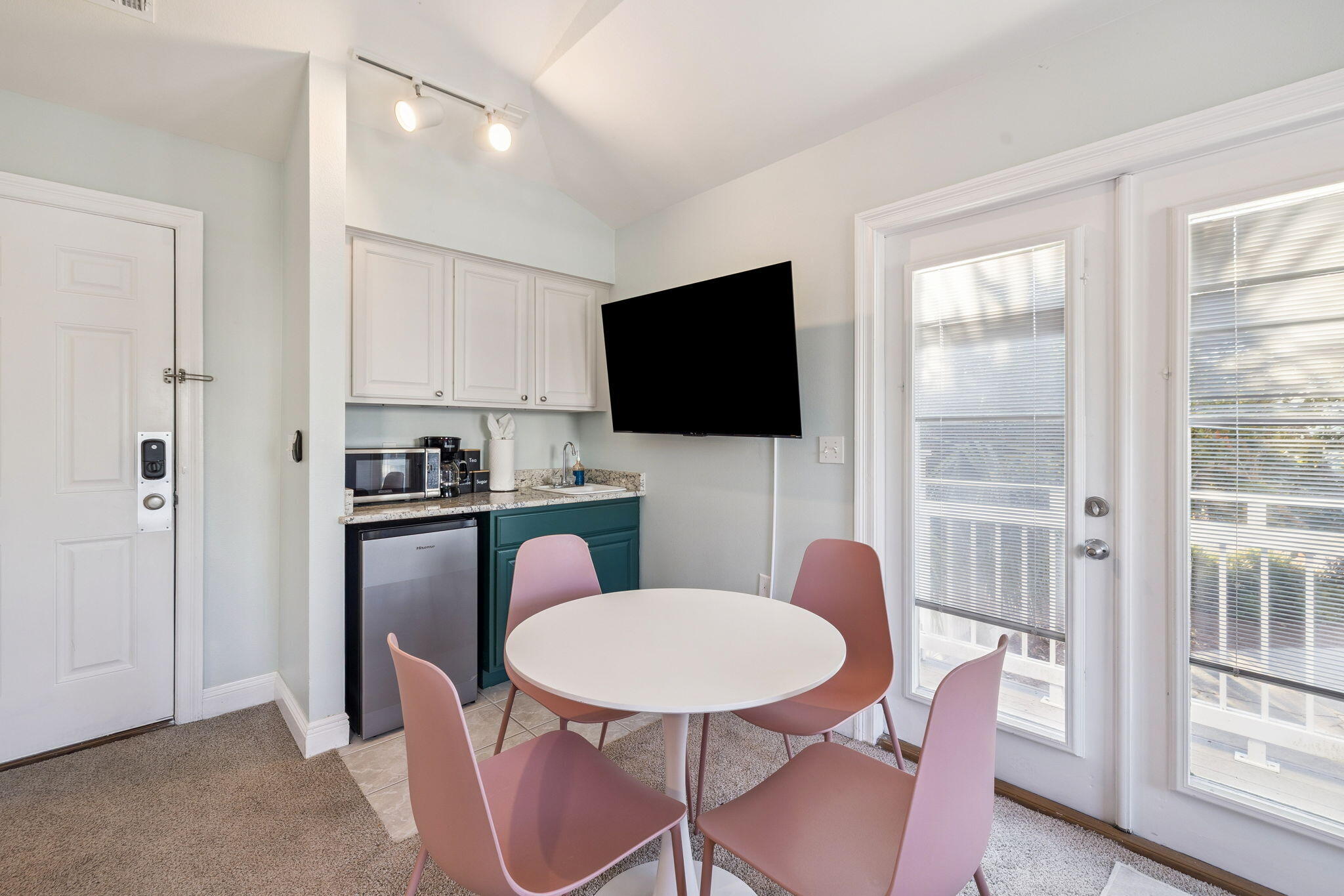 CRYSTAL SHORES - Residential