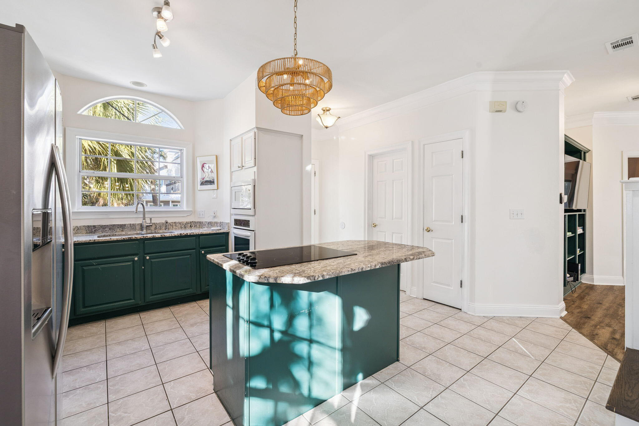 CRYSTAL SHORES - Residential