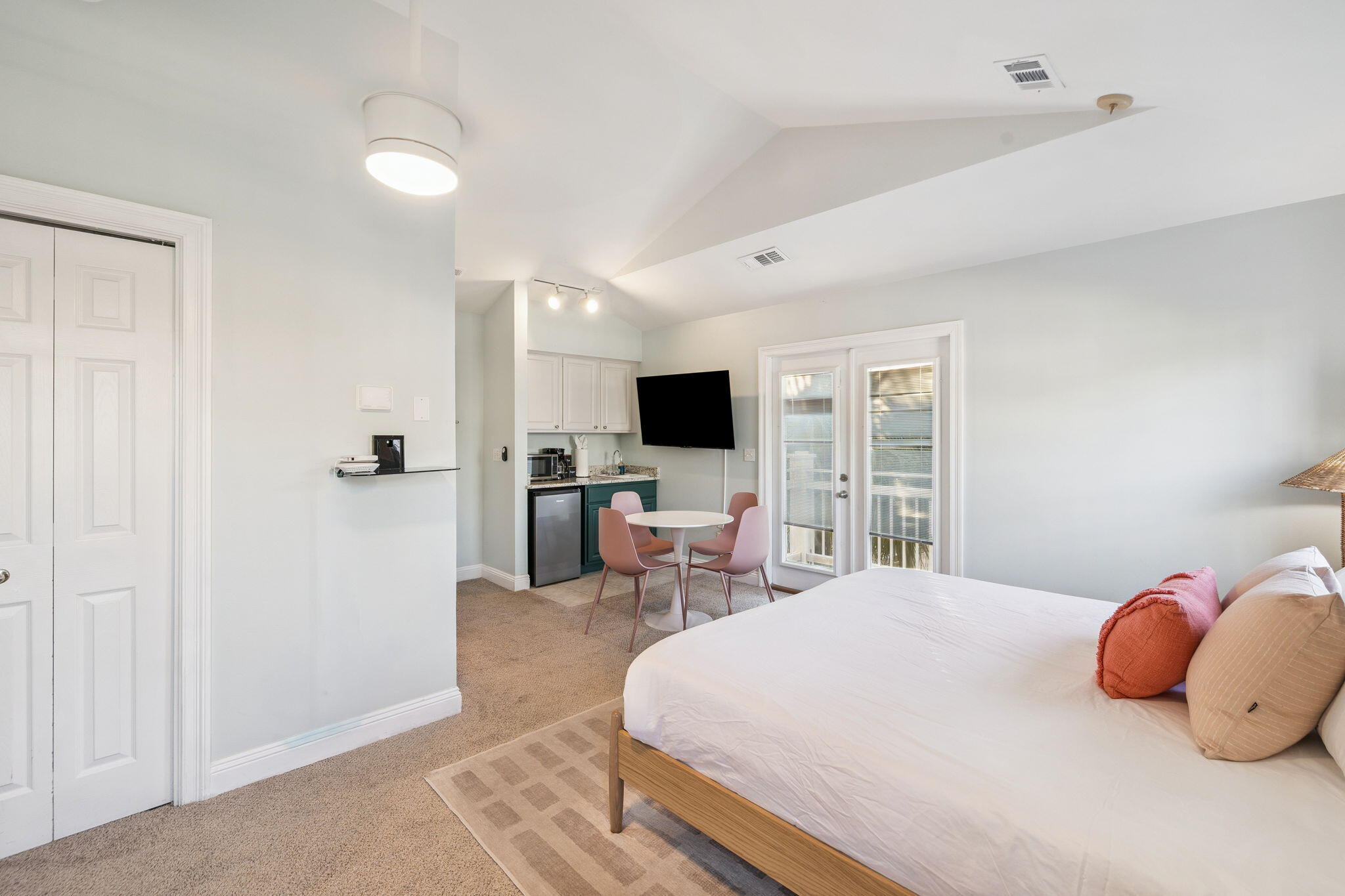 CRYSTAL SHORES - Residential