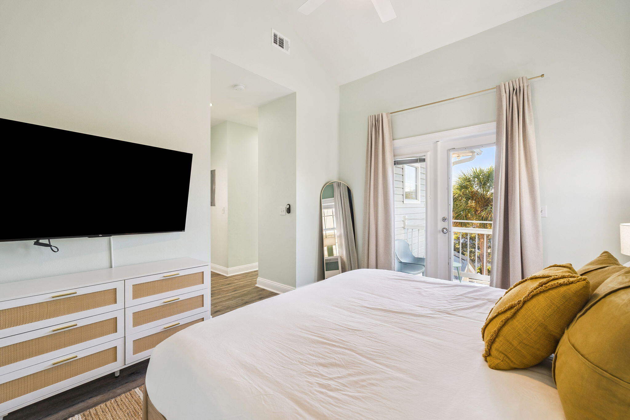 CRYSTAL SHORES - Residential