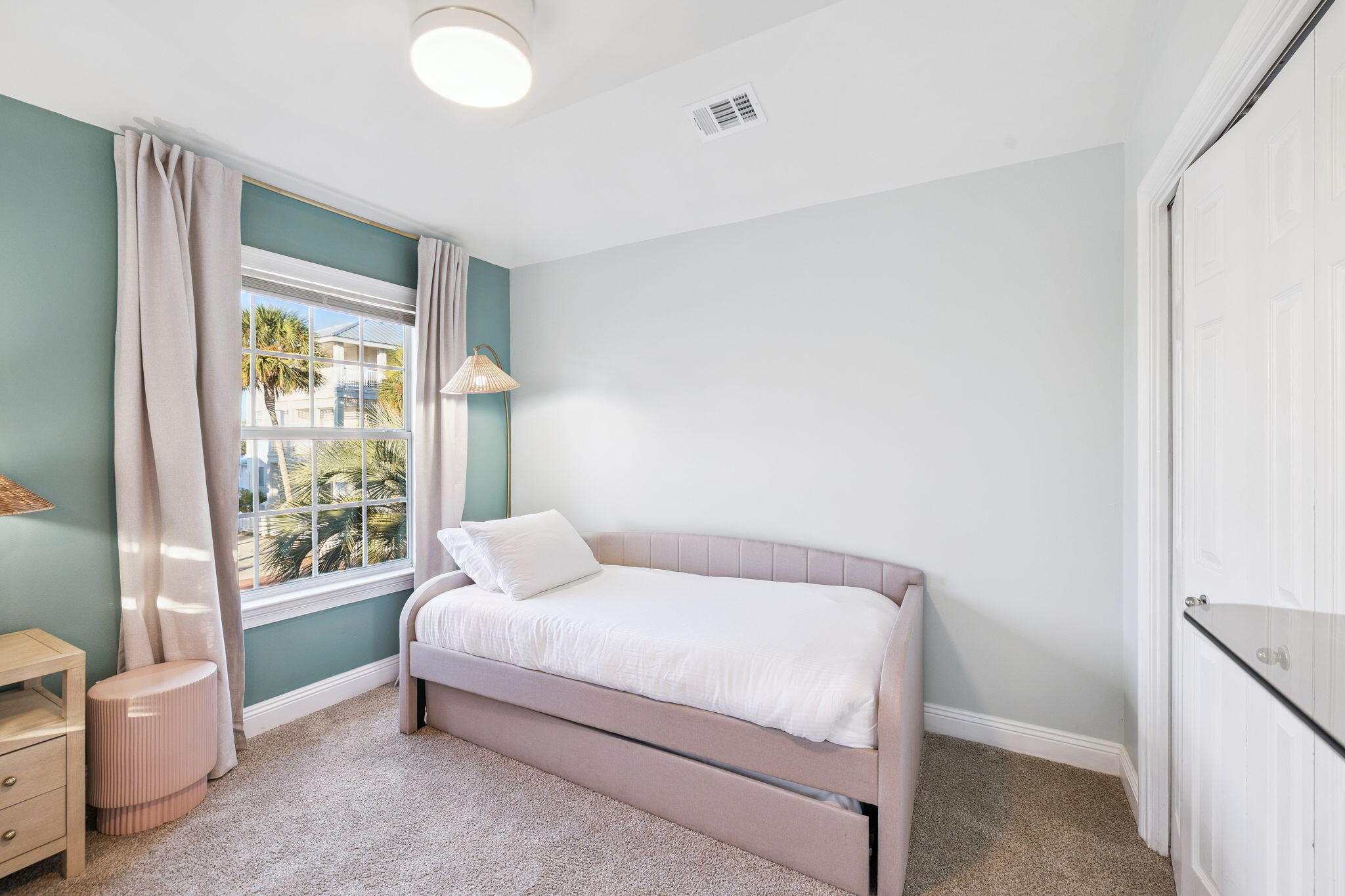 CRYSTAL SHORES - Residential