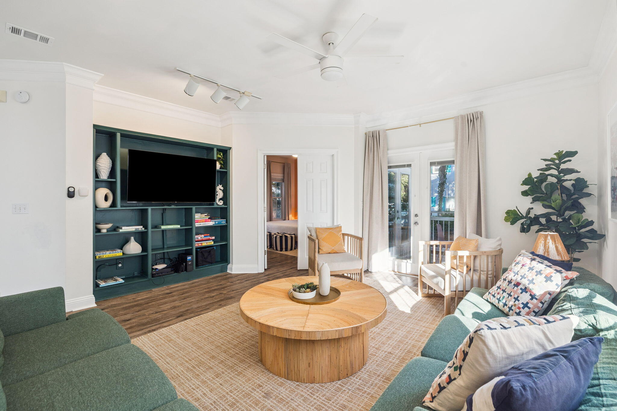 CRYSTAL SHORES - Residential