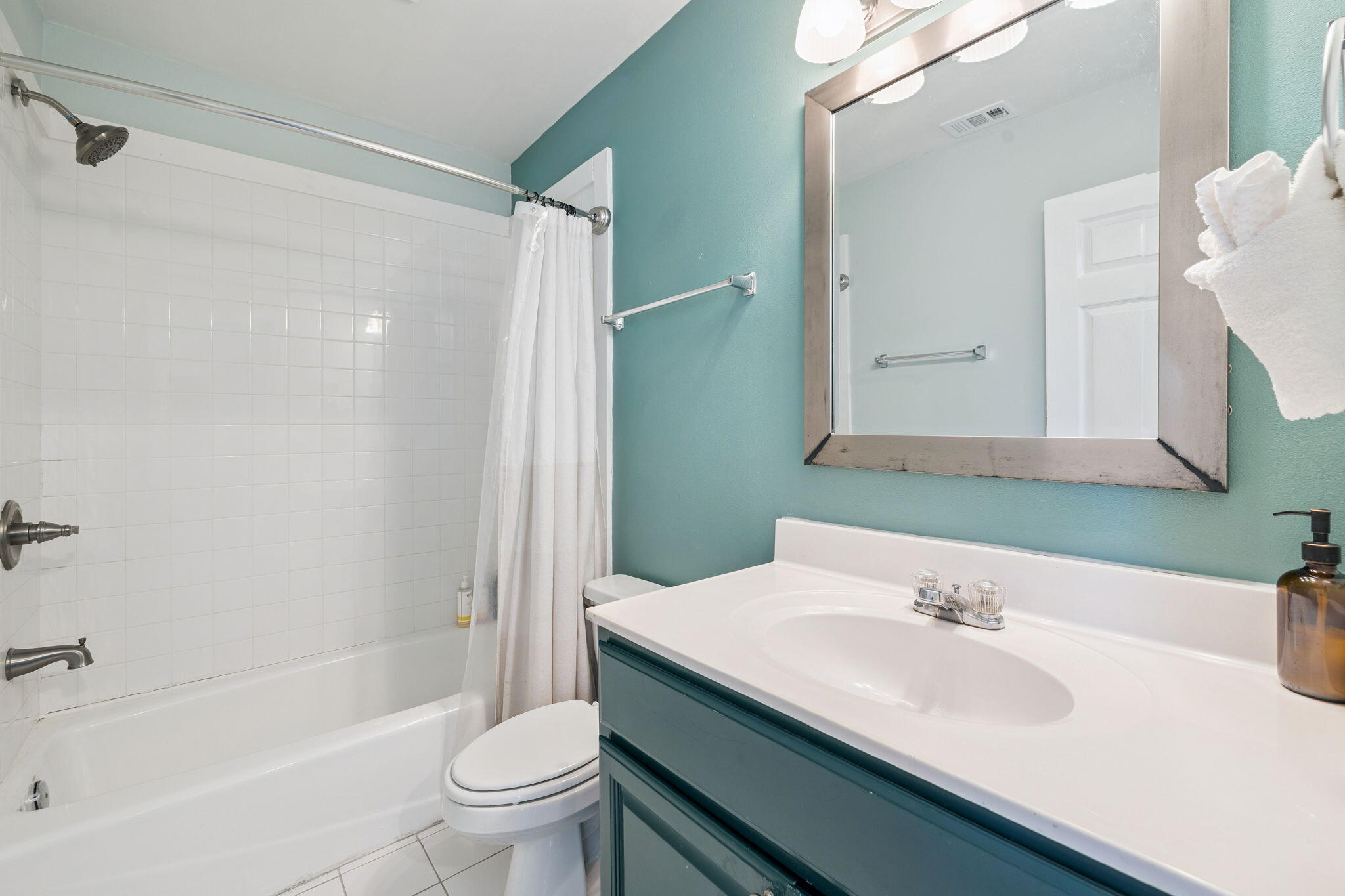 CRYSTAL SHORES - Residential