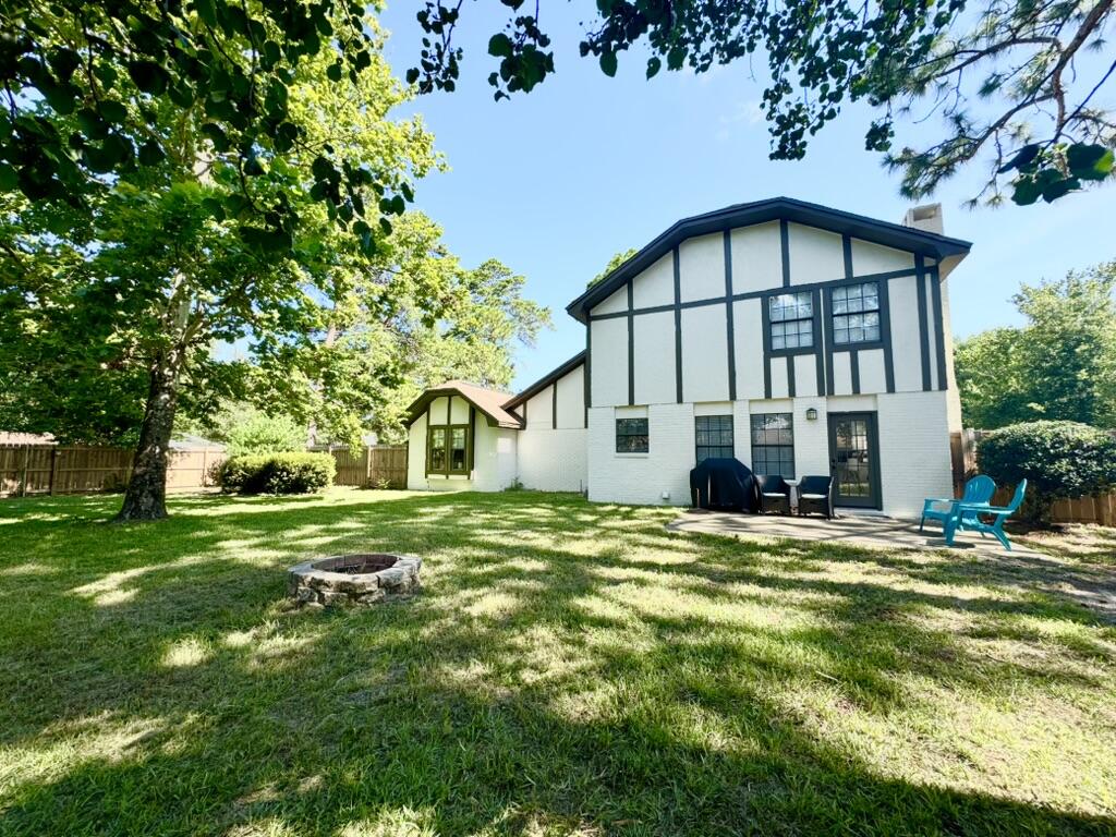 This charming Tudor home, located in the Raintree Estates neighborhood boasts modern updates and functional design. The home has two spacious living areas downstairs, two fireplaces, three bedrooms and 2.5 bathrooms in 2002 square feet.The downstairs offers a dedicated office/flex space and additional living area, as well as a half bathroom, formal dining room, and laundry room. The master bedroom has an updated ensuite with two closets. The large backyard and front lawn are ideal for entertaining, and there is an additional fenced side yard off the garage. Raintree Estates offers a peaceful atmosphere with easy access to recreation. You're just half a mile from the neighborhood beach park and dock, and a block away from shaded walking trails and the baseball/soccer field! The prime location of Raintree estates is only 10 miles to Eglin AFB, less than 4 miles into Niceville, and 7 miles to the beaches of Destin via the Mid Bay Bridge.
*Background, credit checks
*This property is NOT pet friendly
*Move out clean fee charged