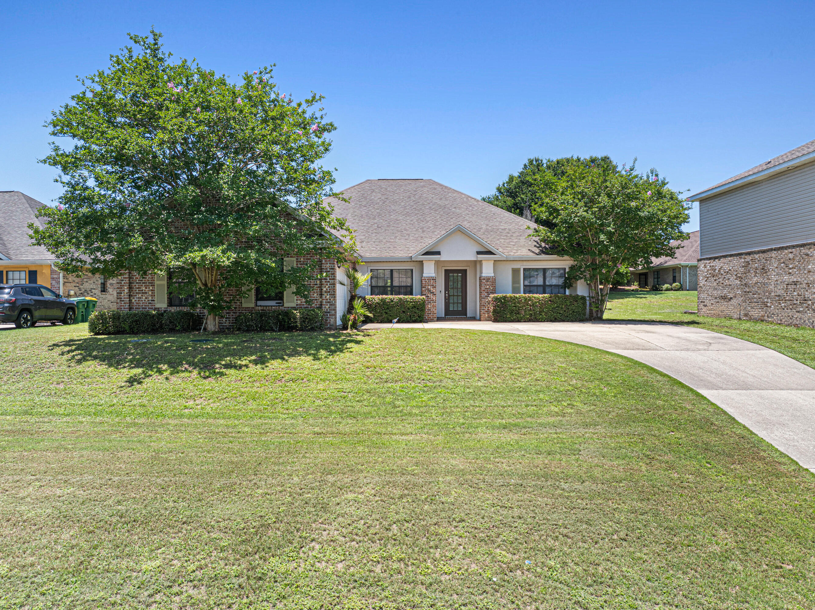 LAKERIDGE EST - Residential